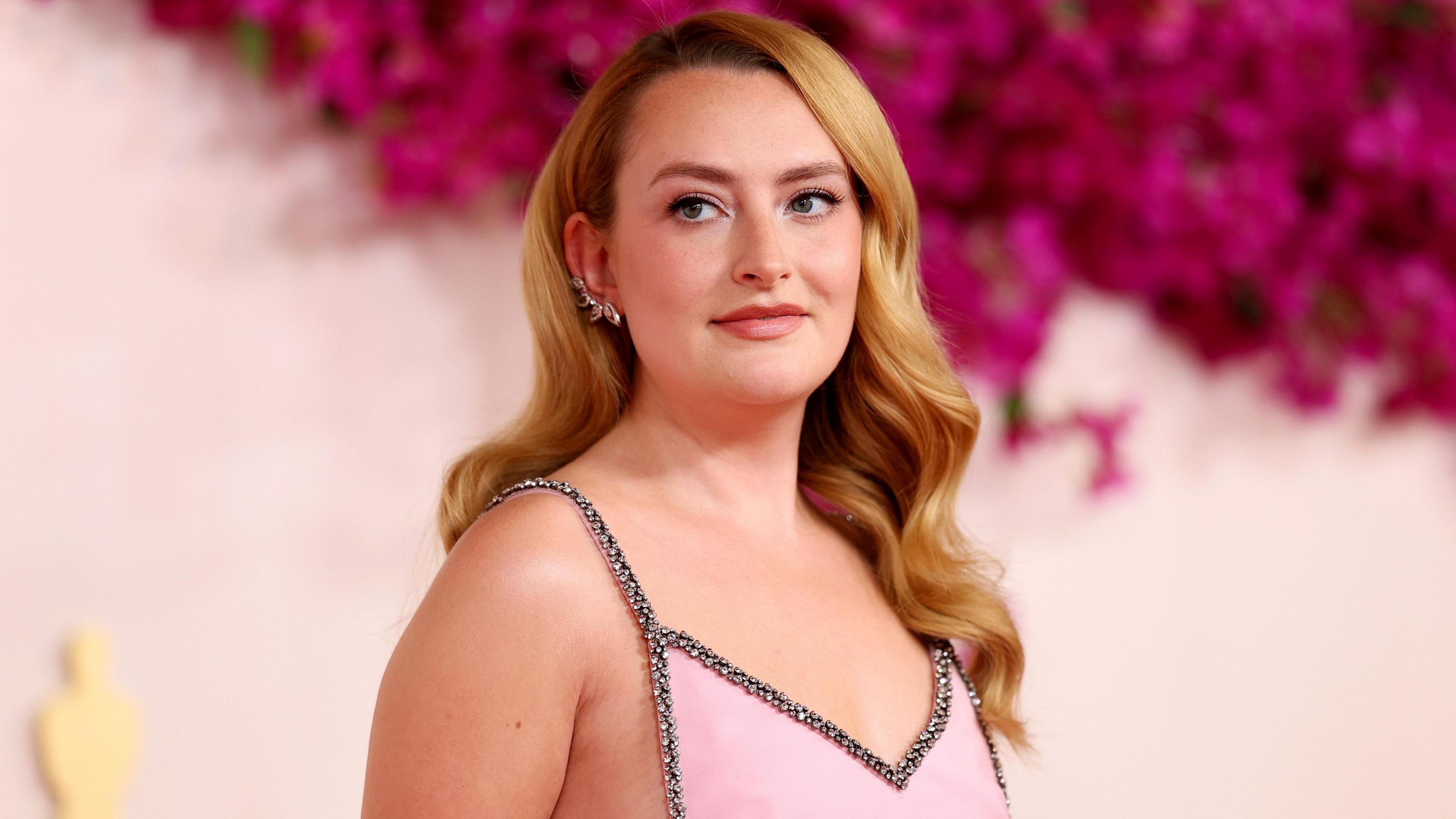 Amelia Dimoldenberg attends the 96th Annual Academy Awards on March 10, 2024 in Hollywood, California