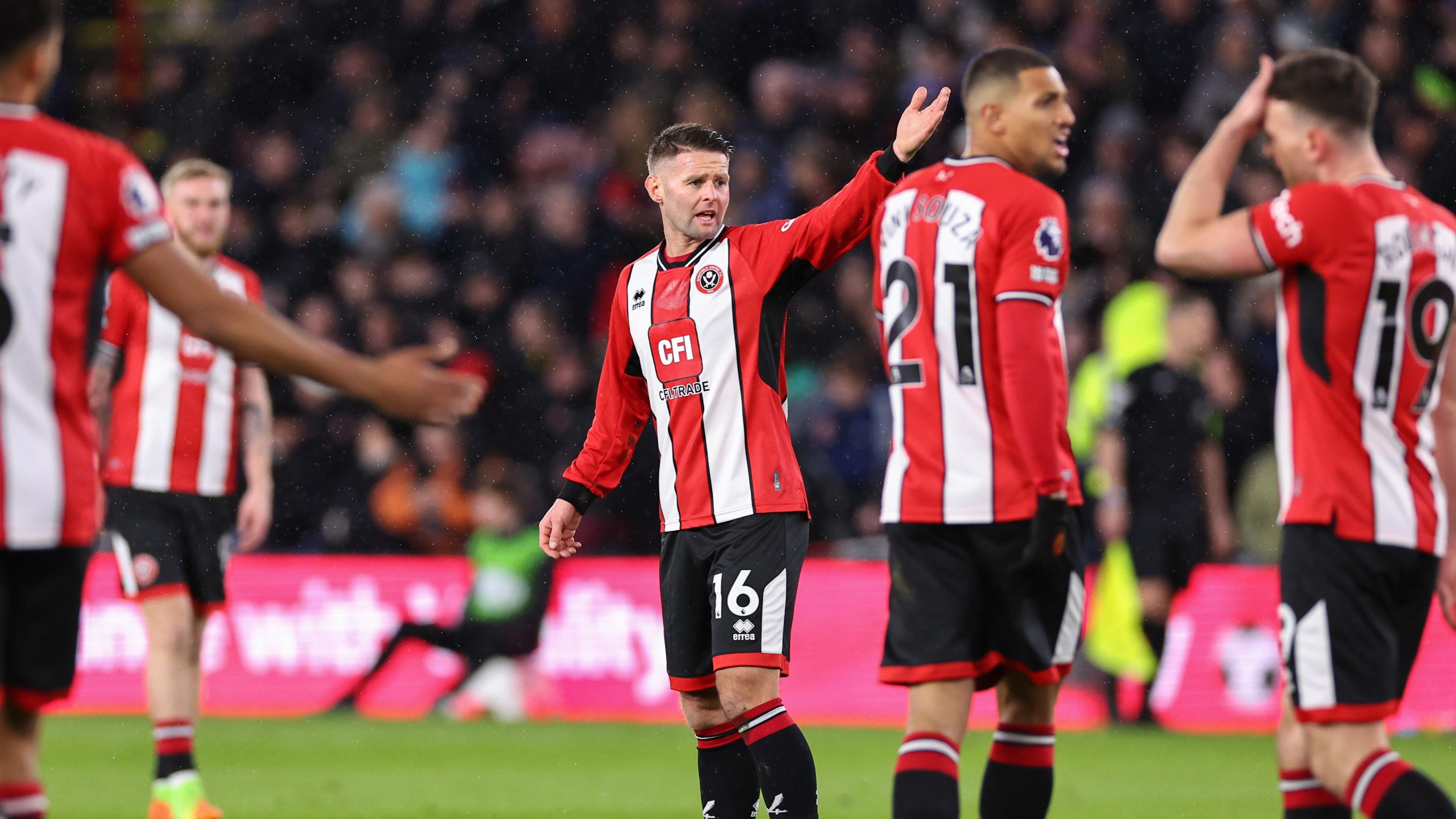 Dejected Sheffield United players during match against Arsenal