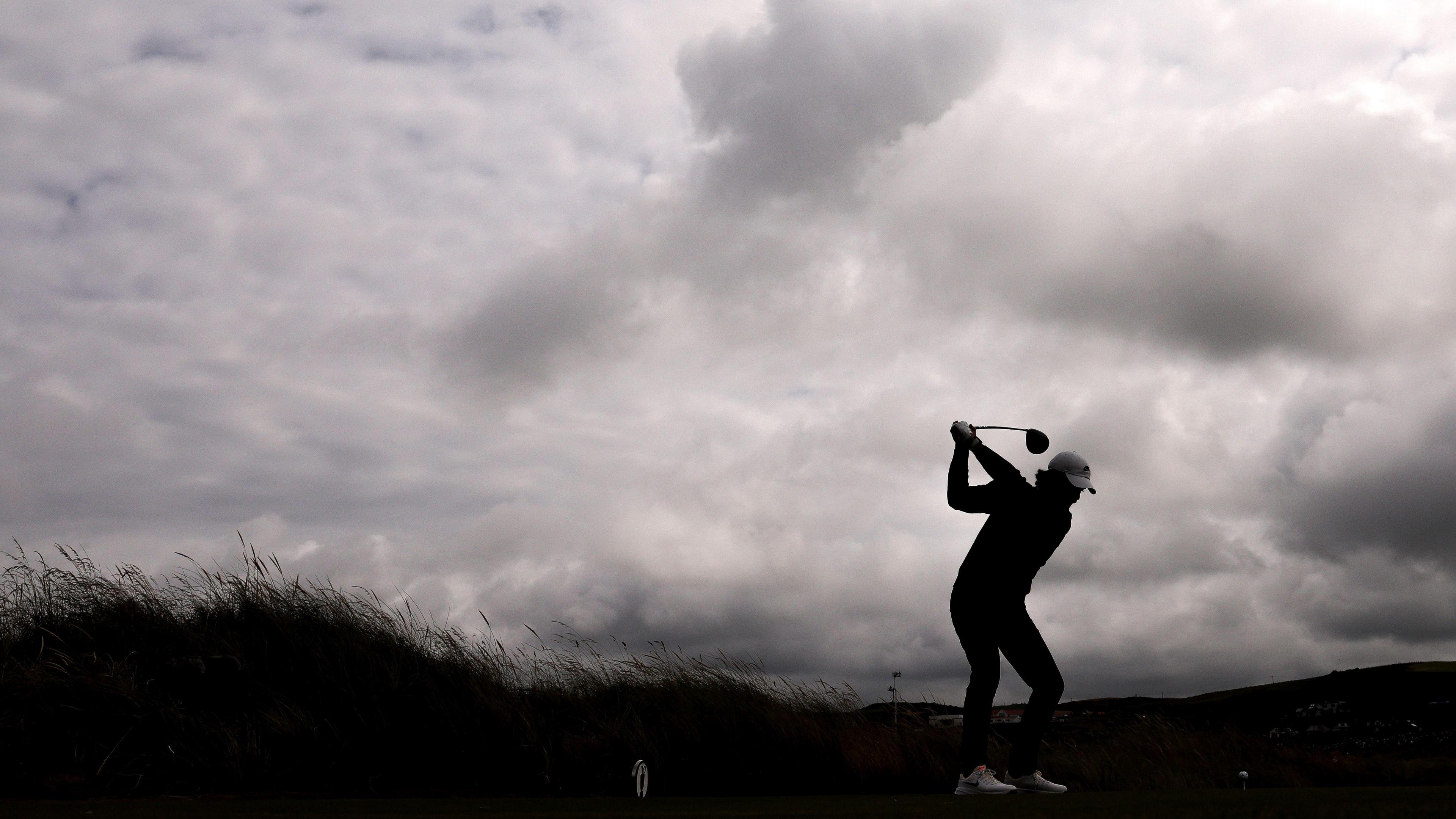 Tommy Fleetwood plays through the crowds