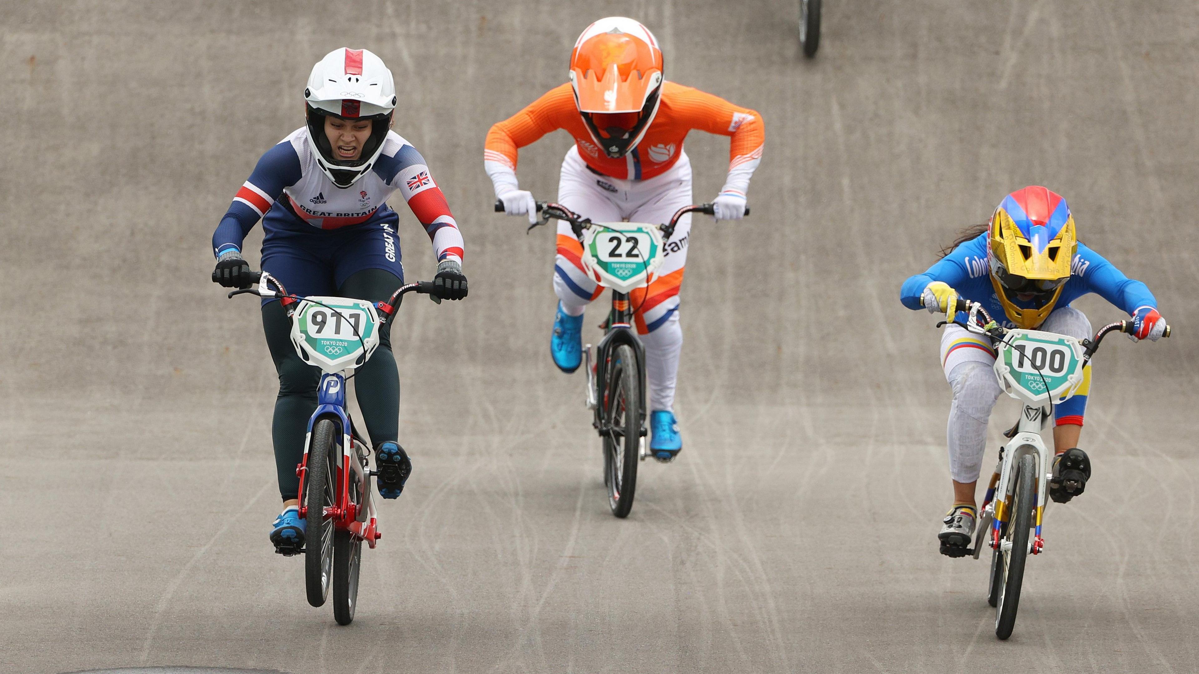 Great Britain's Bethany Shriever racing at Tokyo 2020