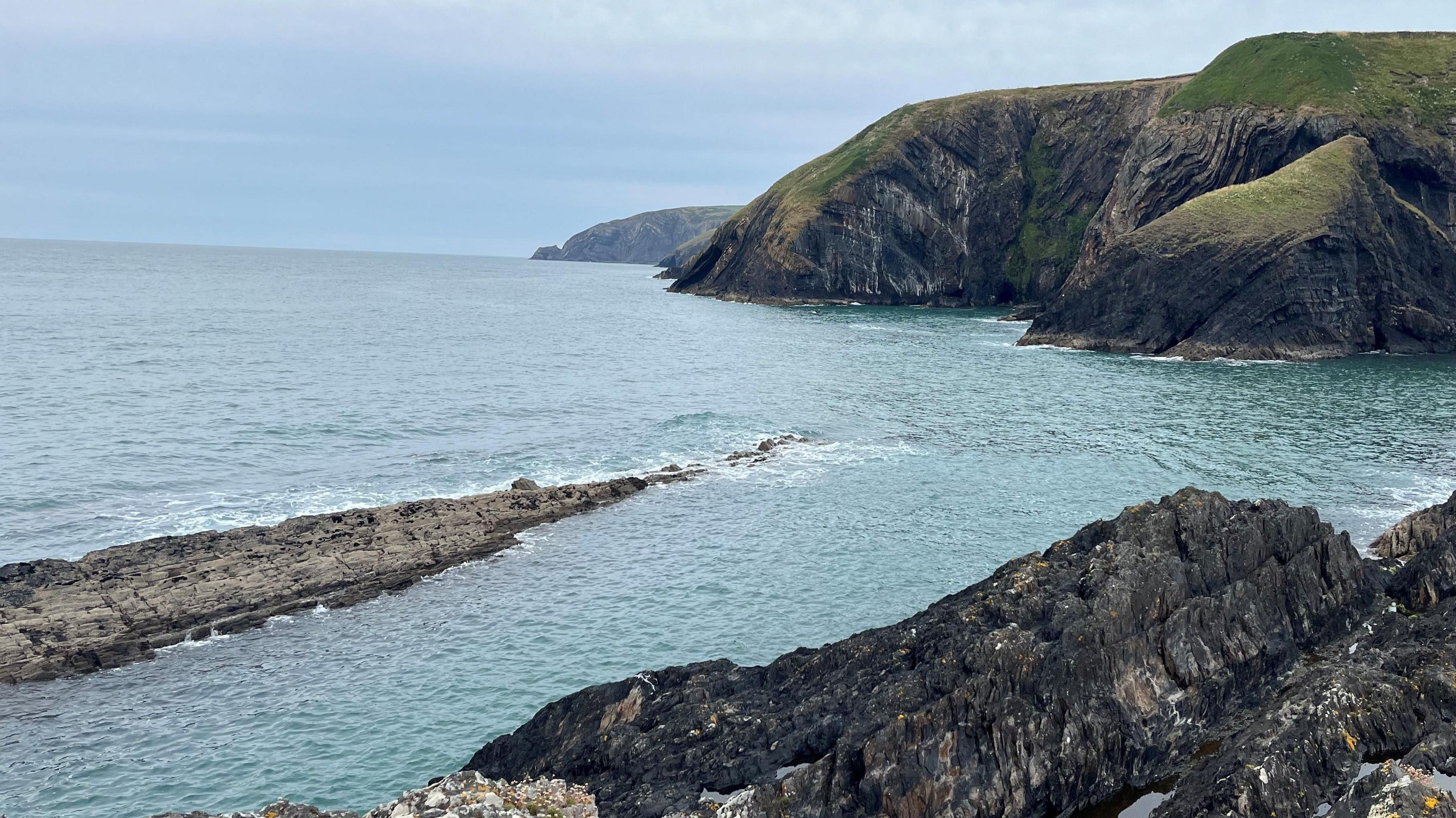 Mae Bae Ceibwr wedi ei leoli o fewn ardal cadwraeth arbennig