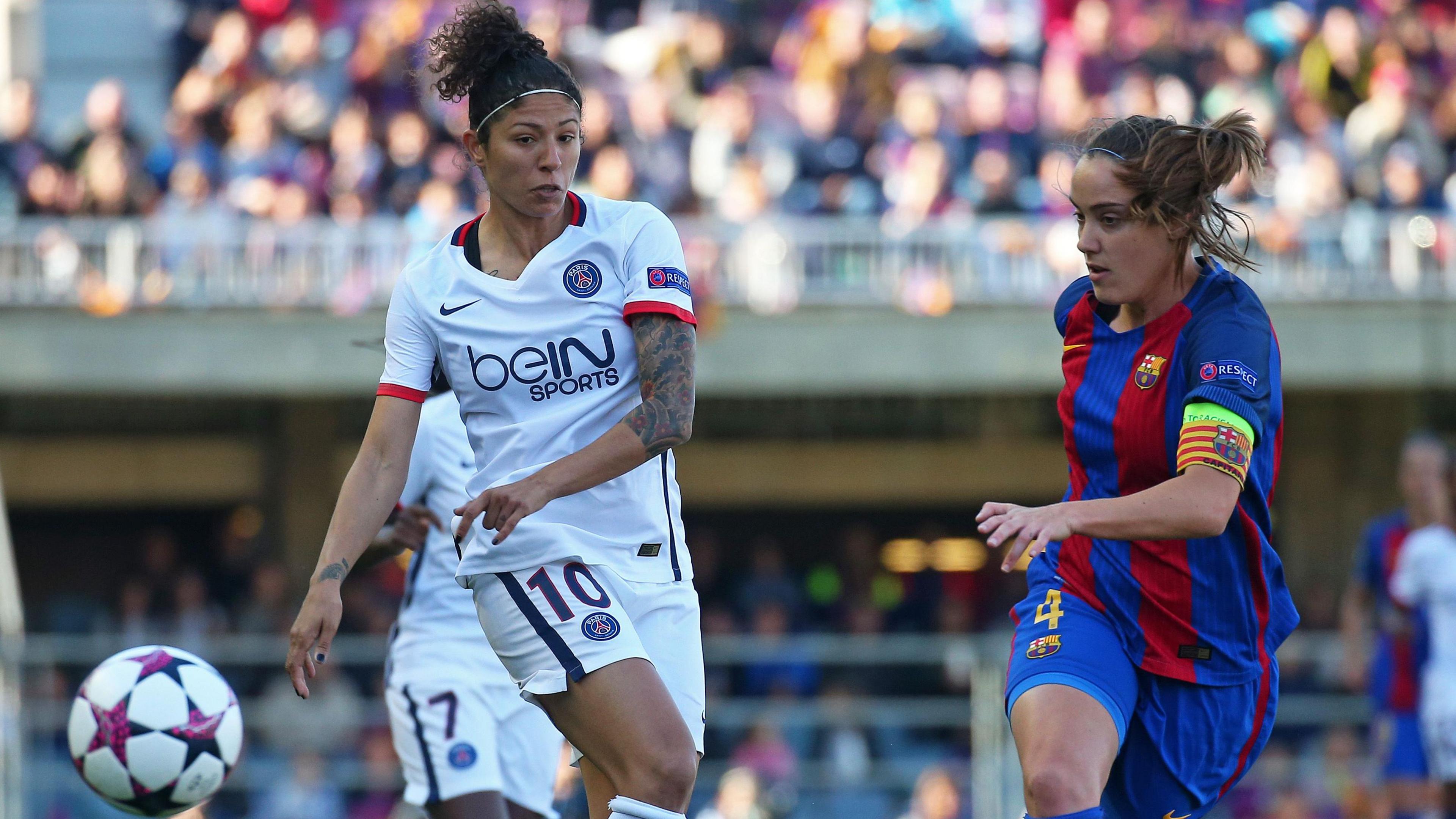Marta Unzue (right) playing for Barcelona 