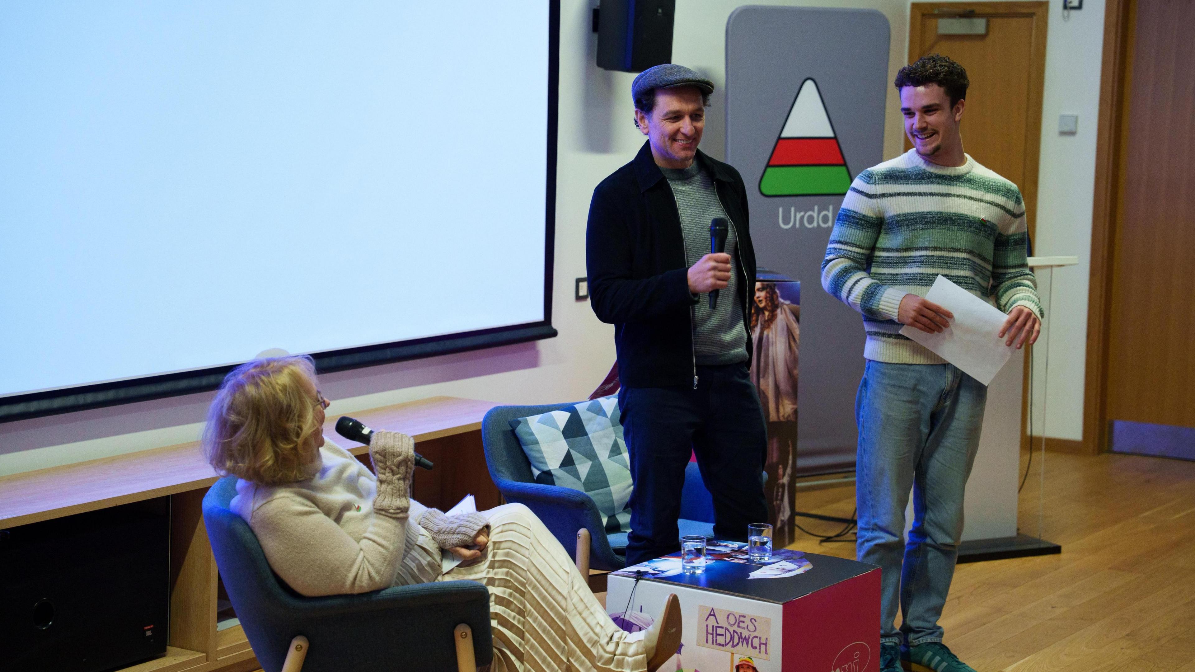 Caryl Parry Jones, Matthew Rhys a Ffred Hayes yn nigwyddiad lansio Calon gan Cwmni Theatr yr Urdd