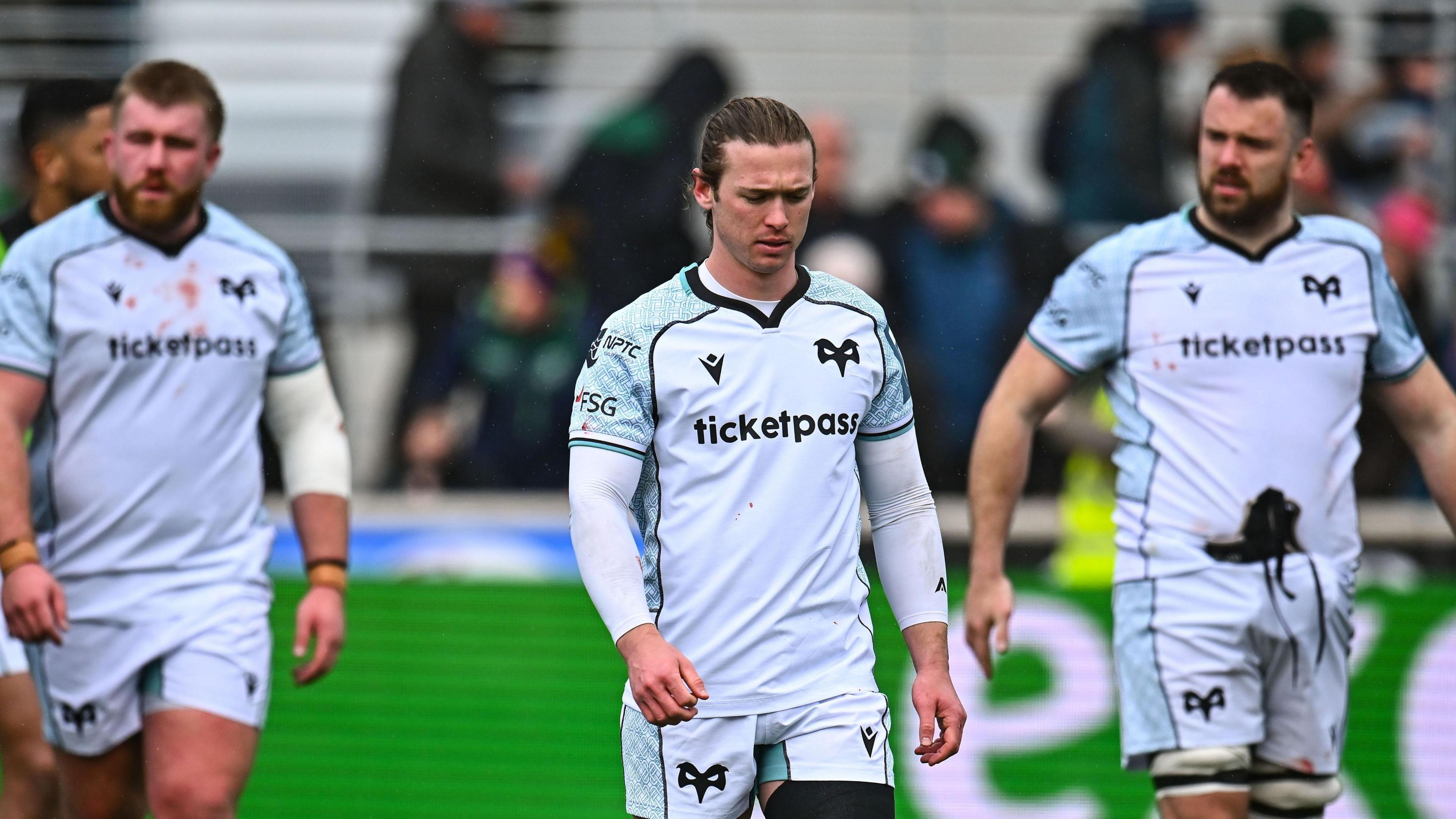 Ospreys players look dejected