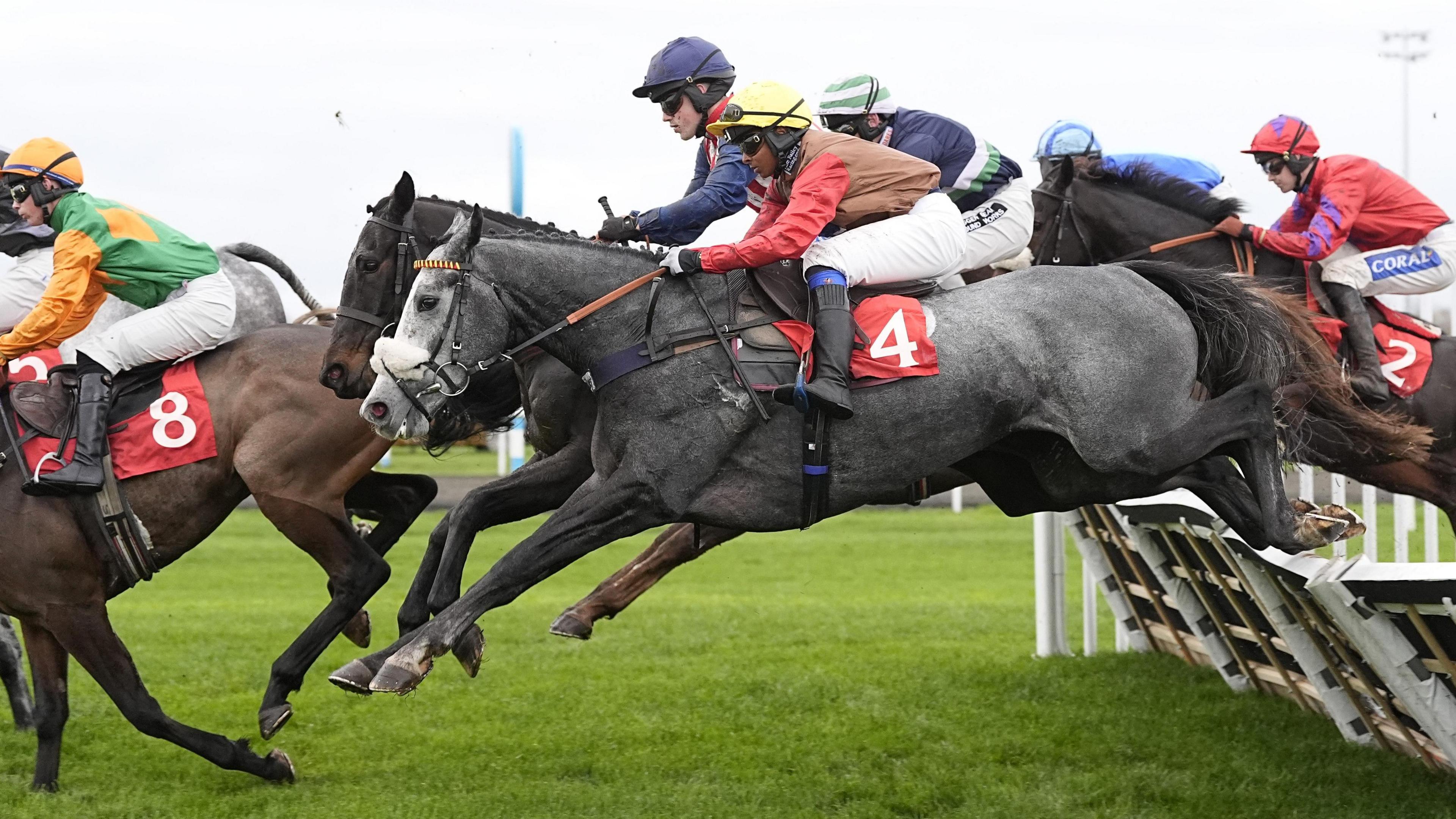 Aswat riding 12-1 shot Guchen (number four) at Kempton