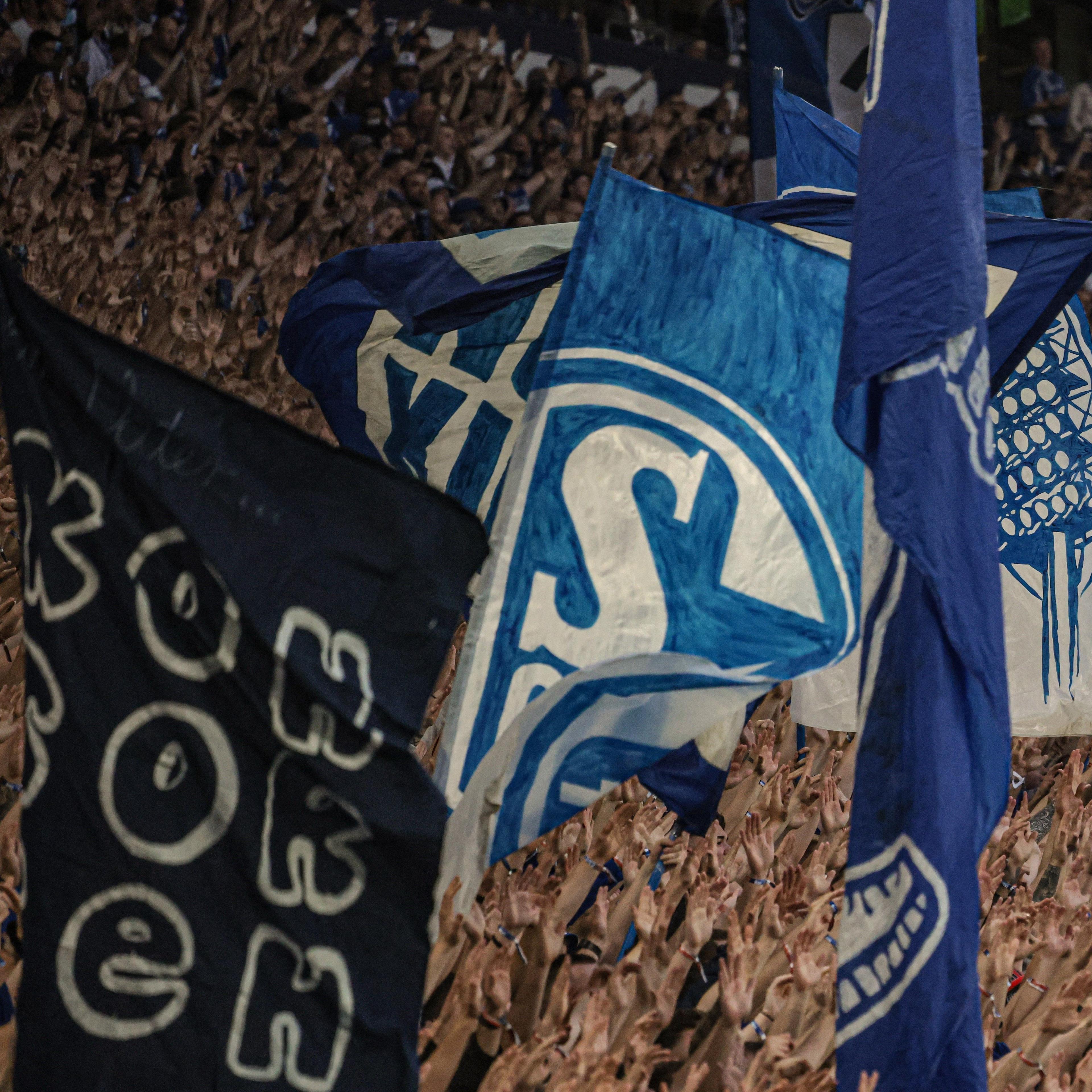Schalke fans support the team