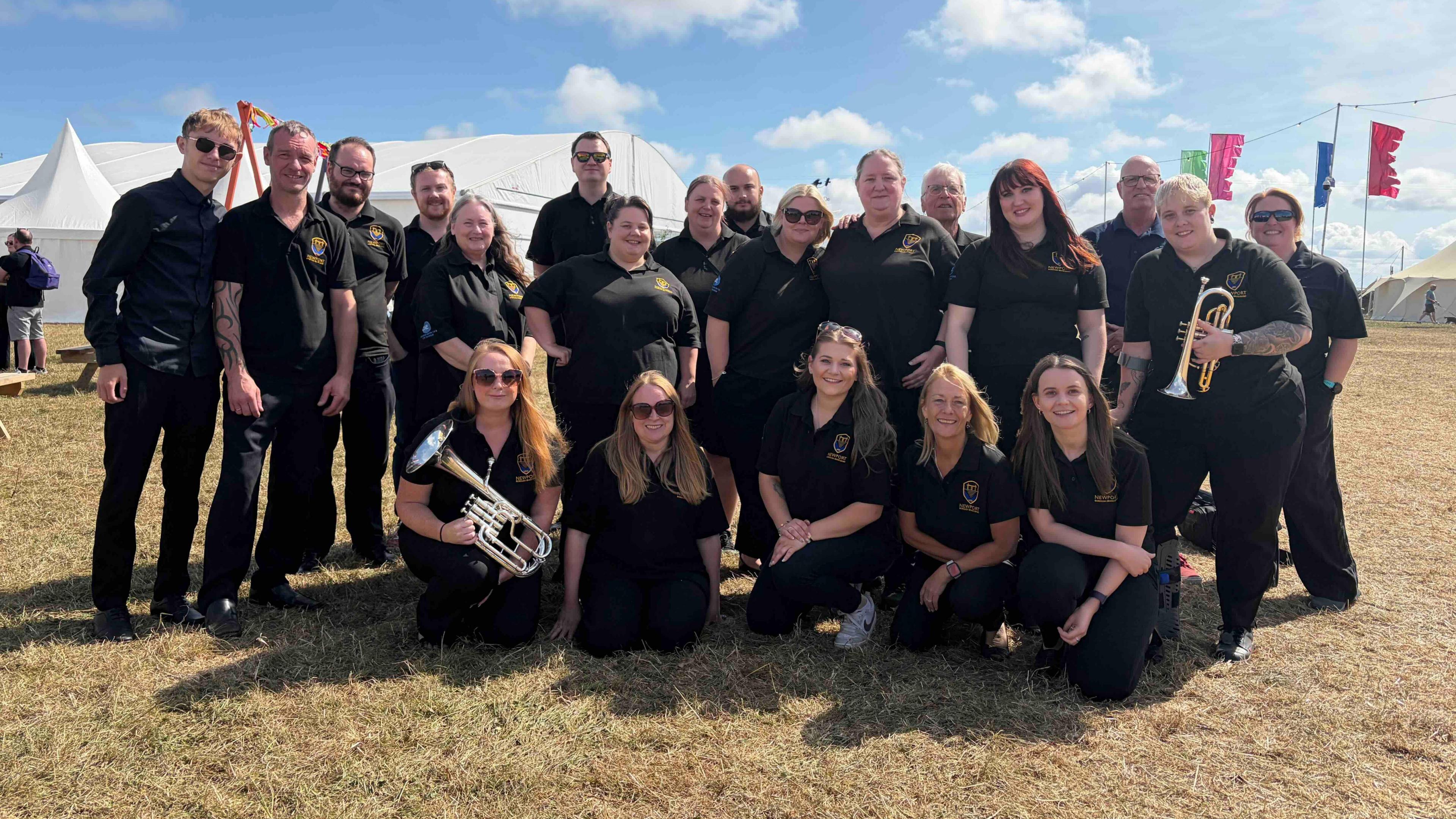 Band pres bwrdeisdref Casnewydd yn ymlacio ar ôl cystadlu
