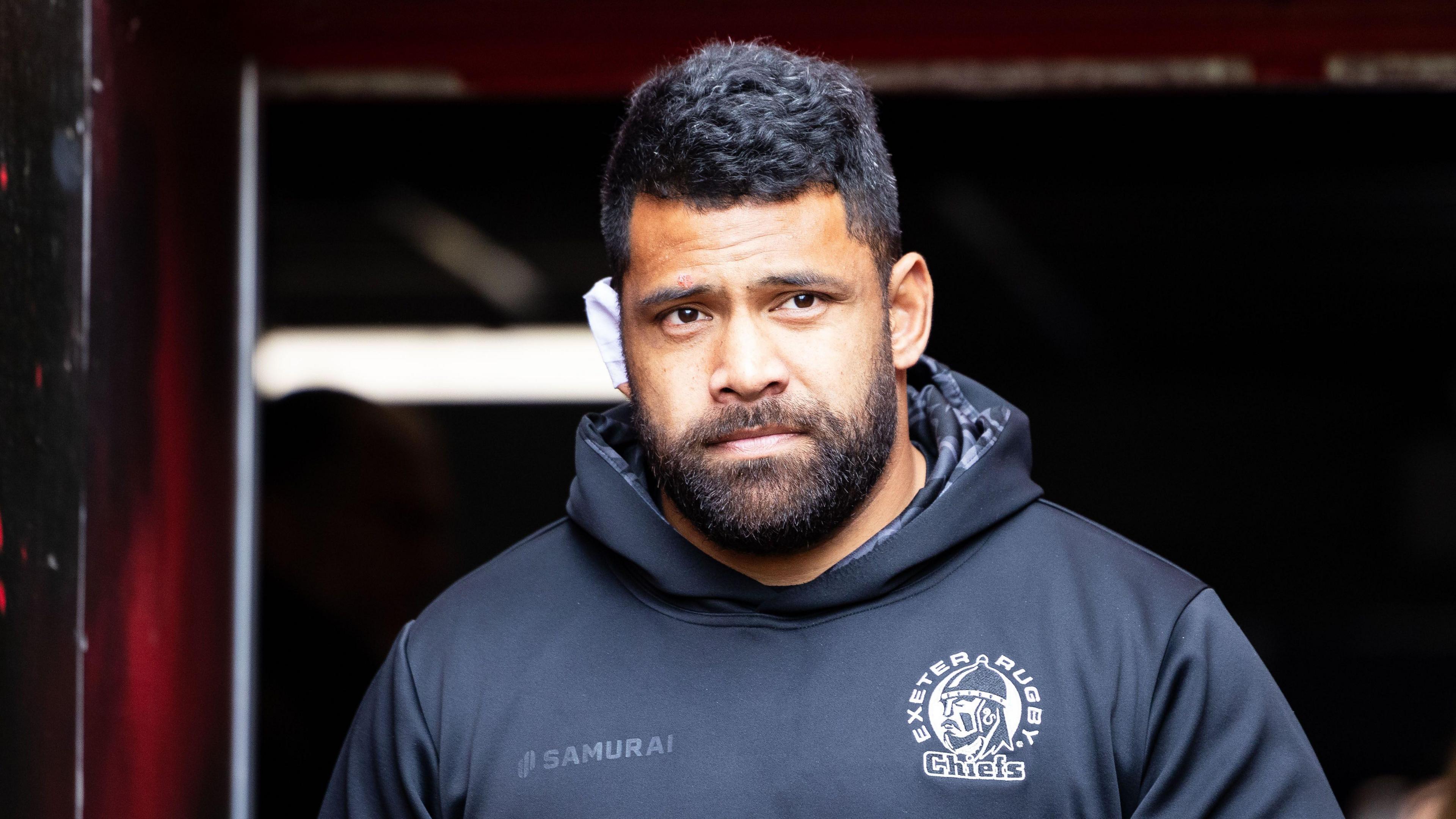 Scott Sio walking out at the stadium before a game