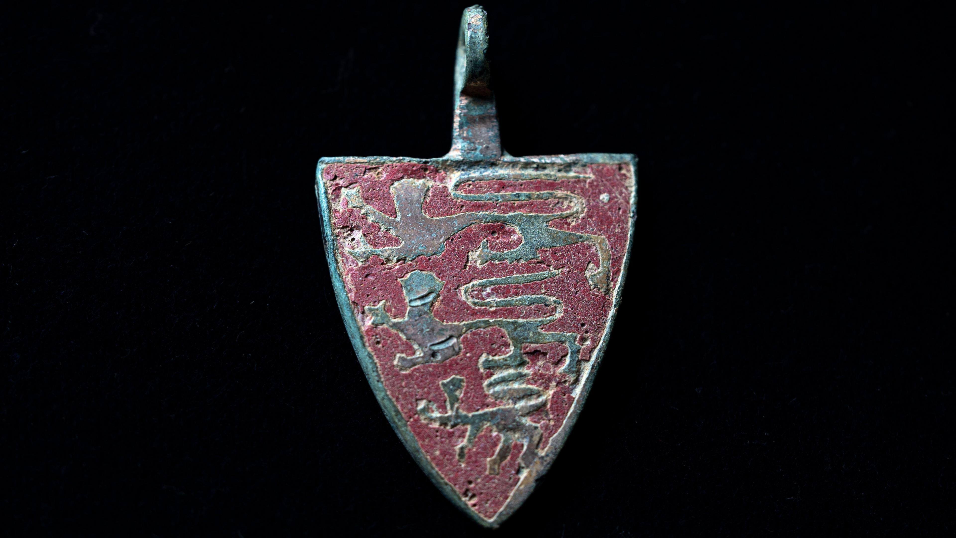 Gold 'three lions' pendant from the 13th-14th century. The heraldic device or harness pendant survives in incredible condition. 