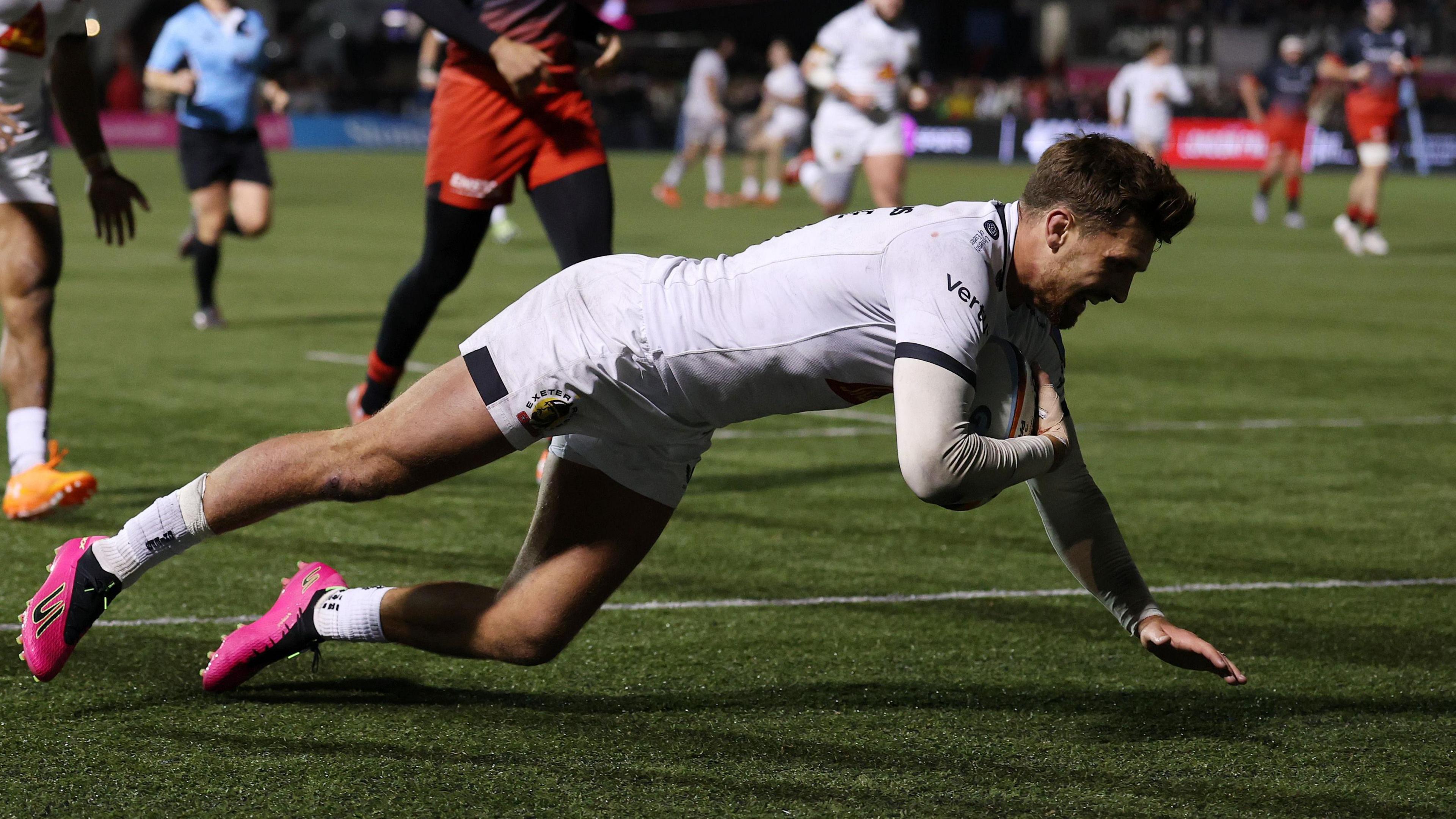 Henry Slade scores a try for Exeter