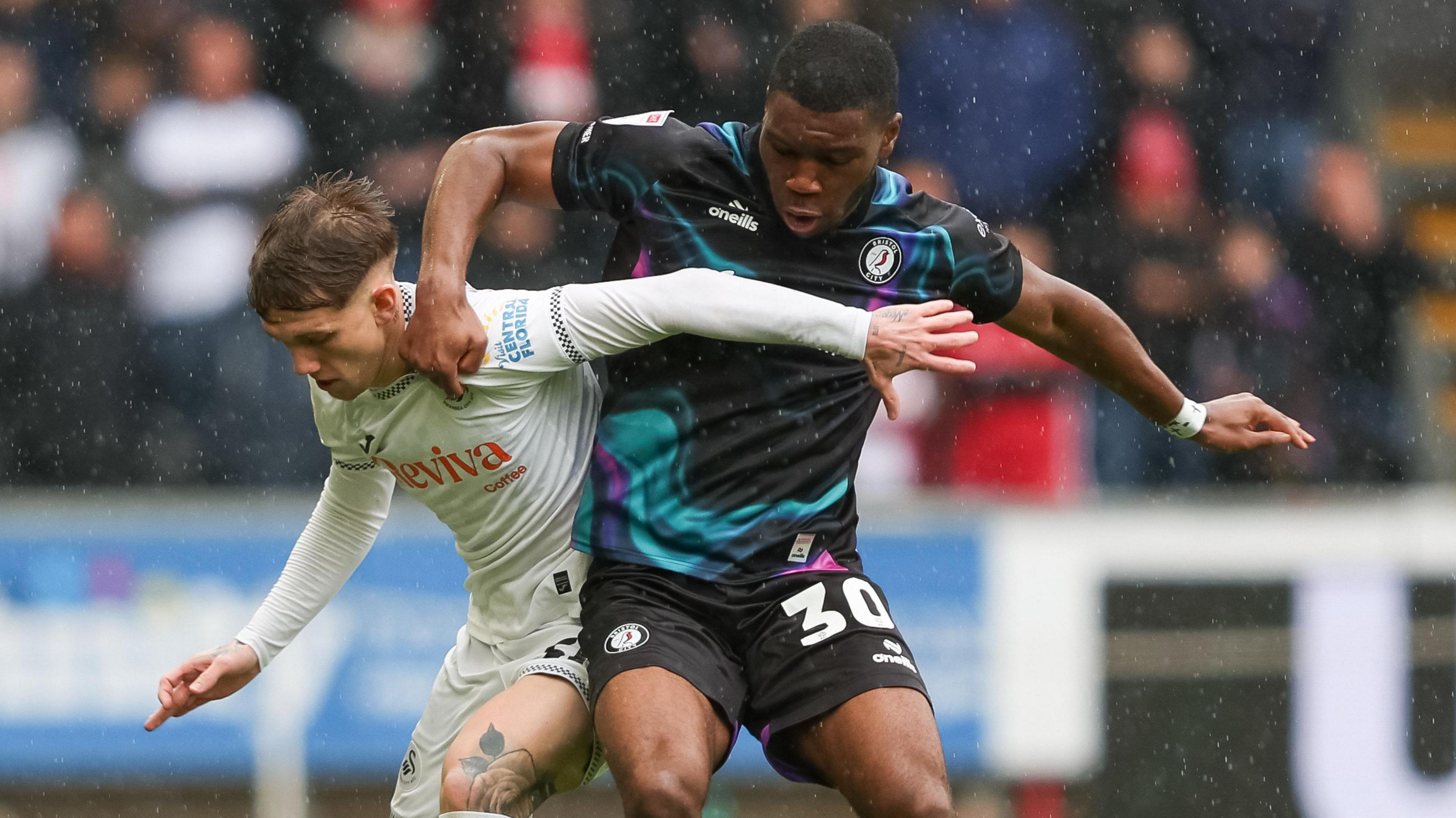 Sinclair Armstrong challenges Ethan Galbraith 