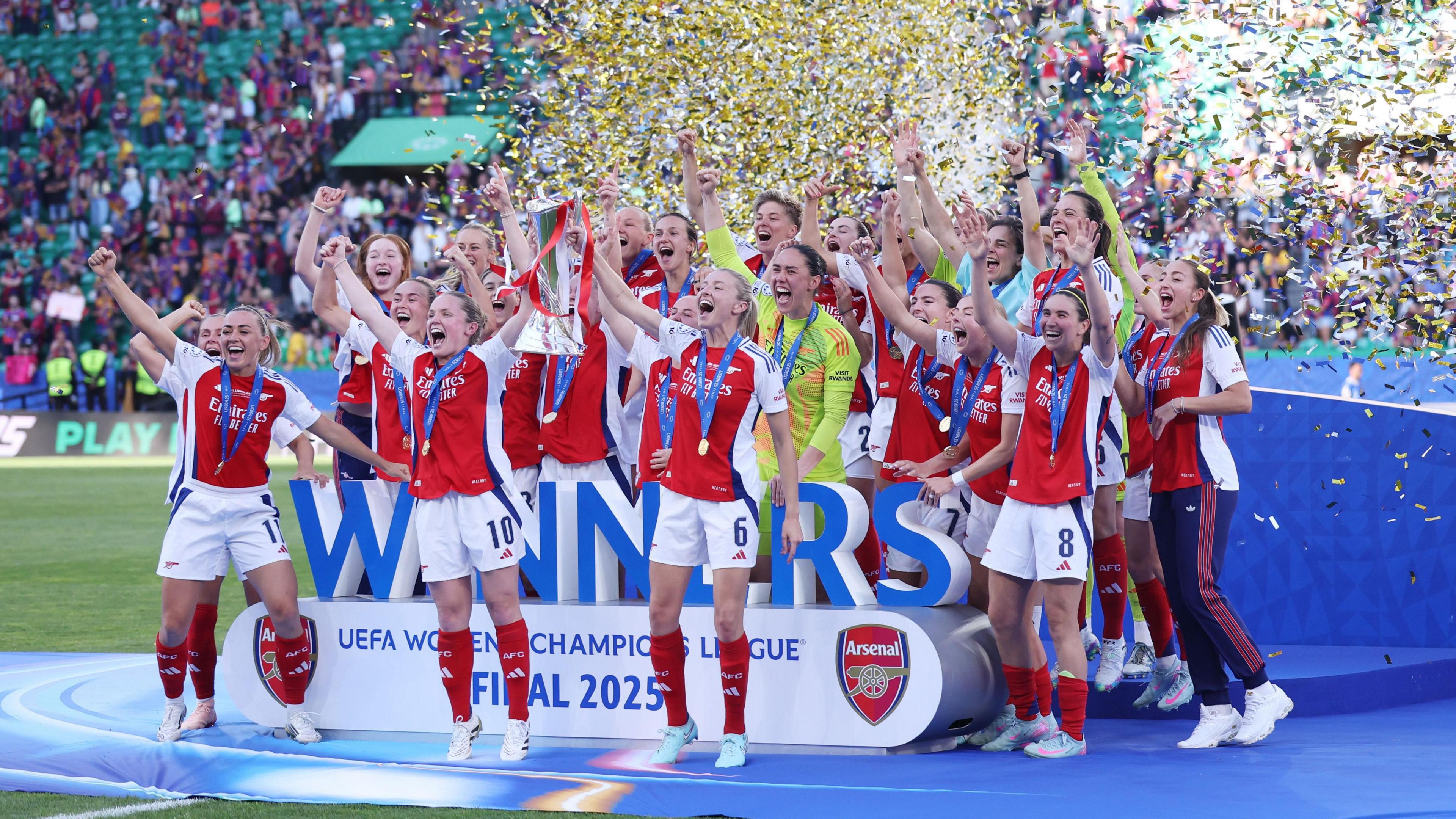 Arsenal lift the trophy