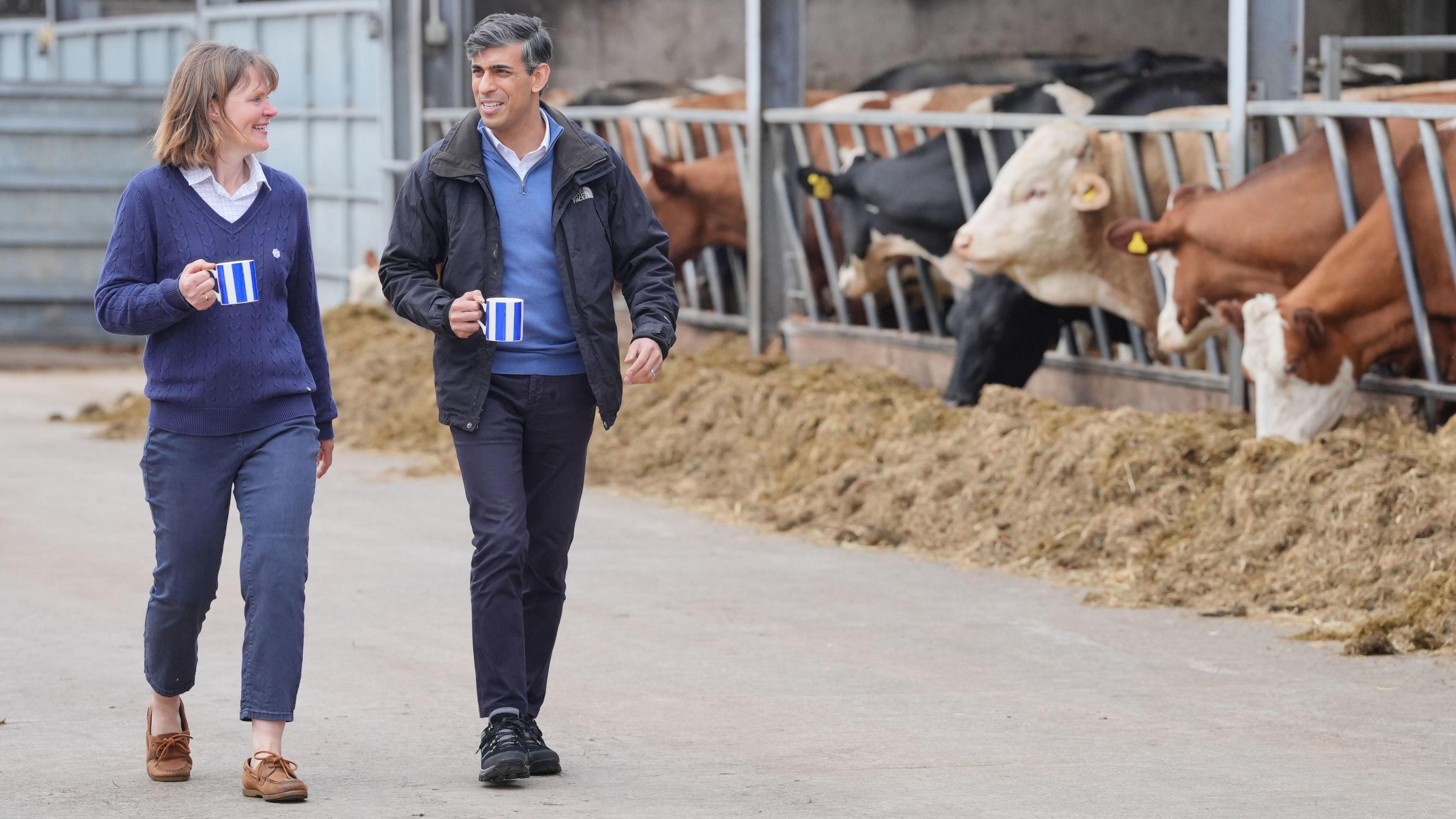 Rishi Sunak with the owner of Rowlinson's Farm in Macclesfield