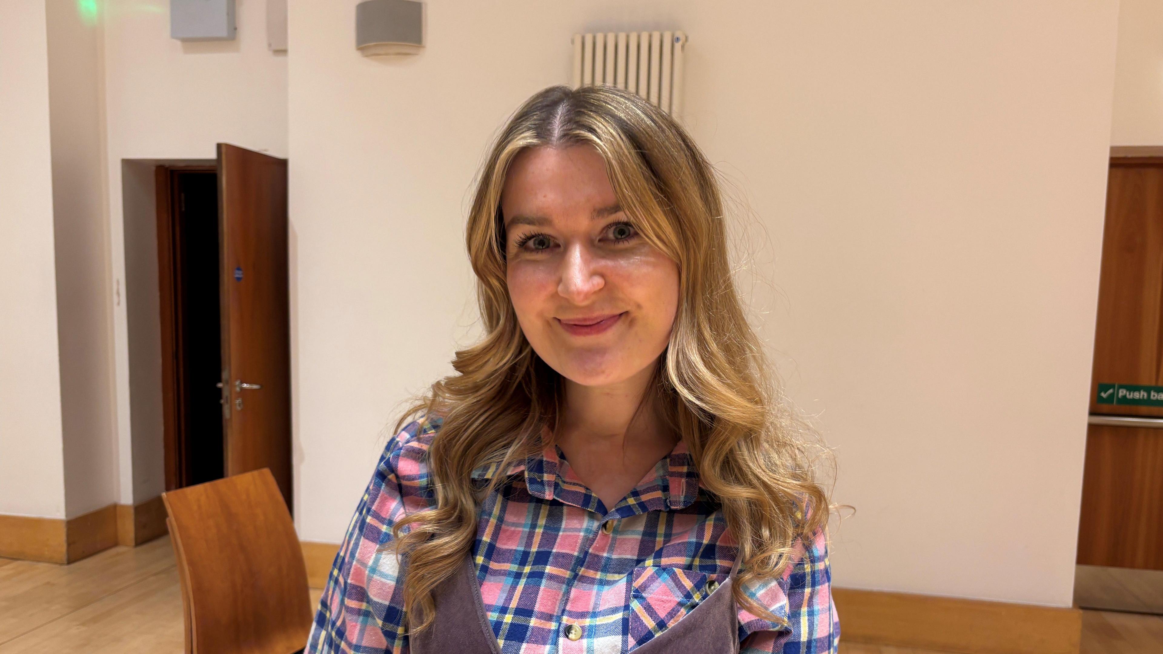 Josie NicDhonnchaidh - Stiùiriche Còisir Cuèir