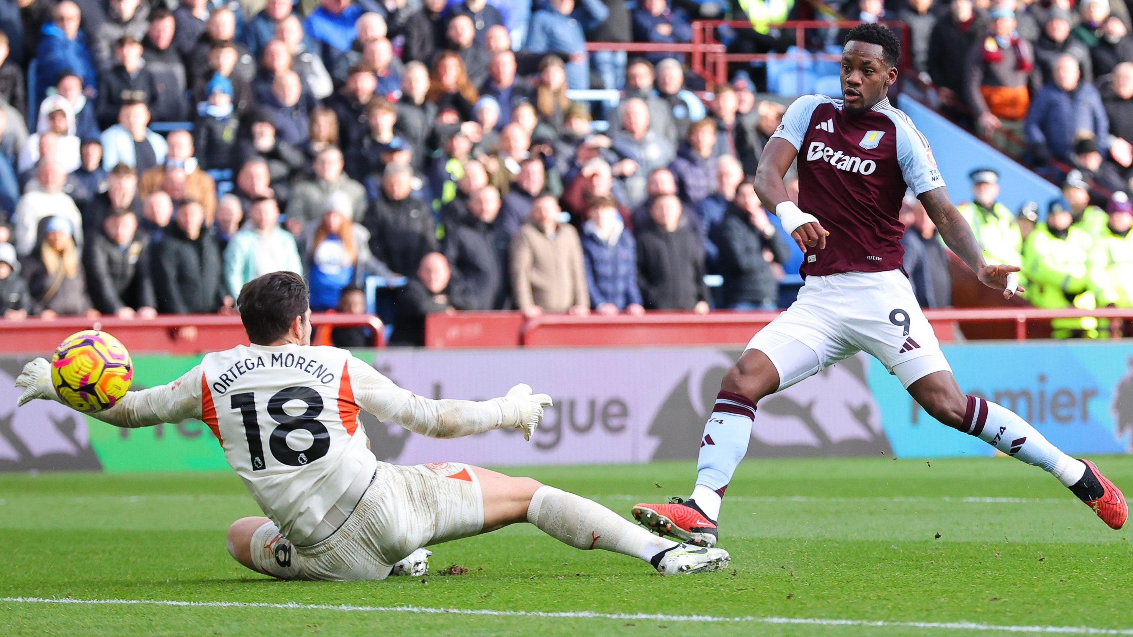 Jhon Duran beats Stefan Ortega to open the scoring at Villa Park