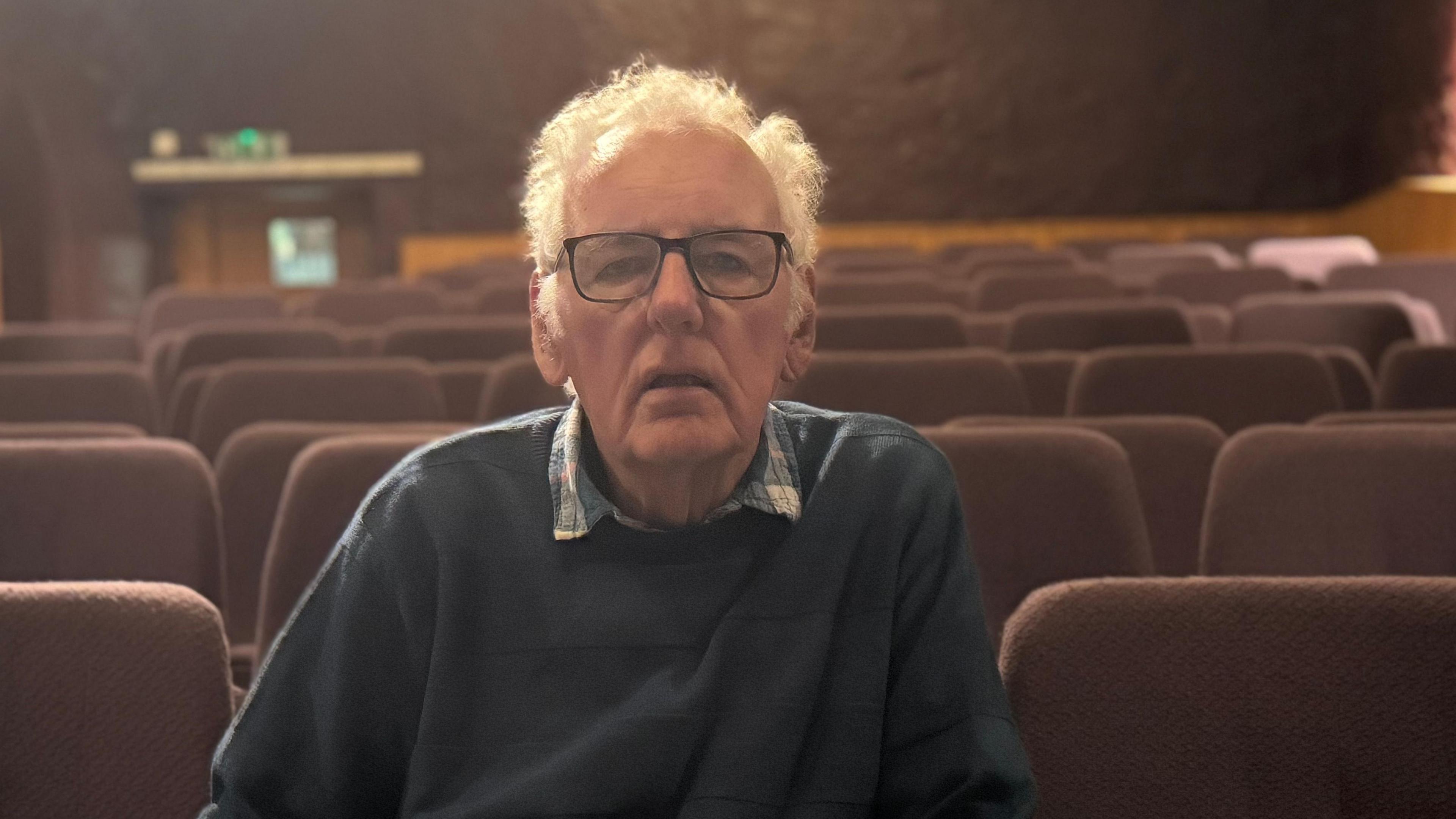 Noel Thomas yn Theatr Fach Llangefni