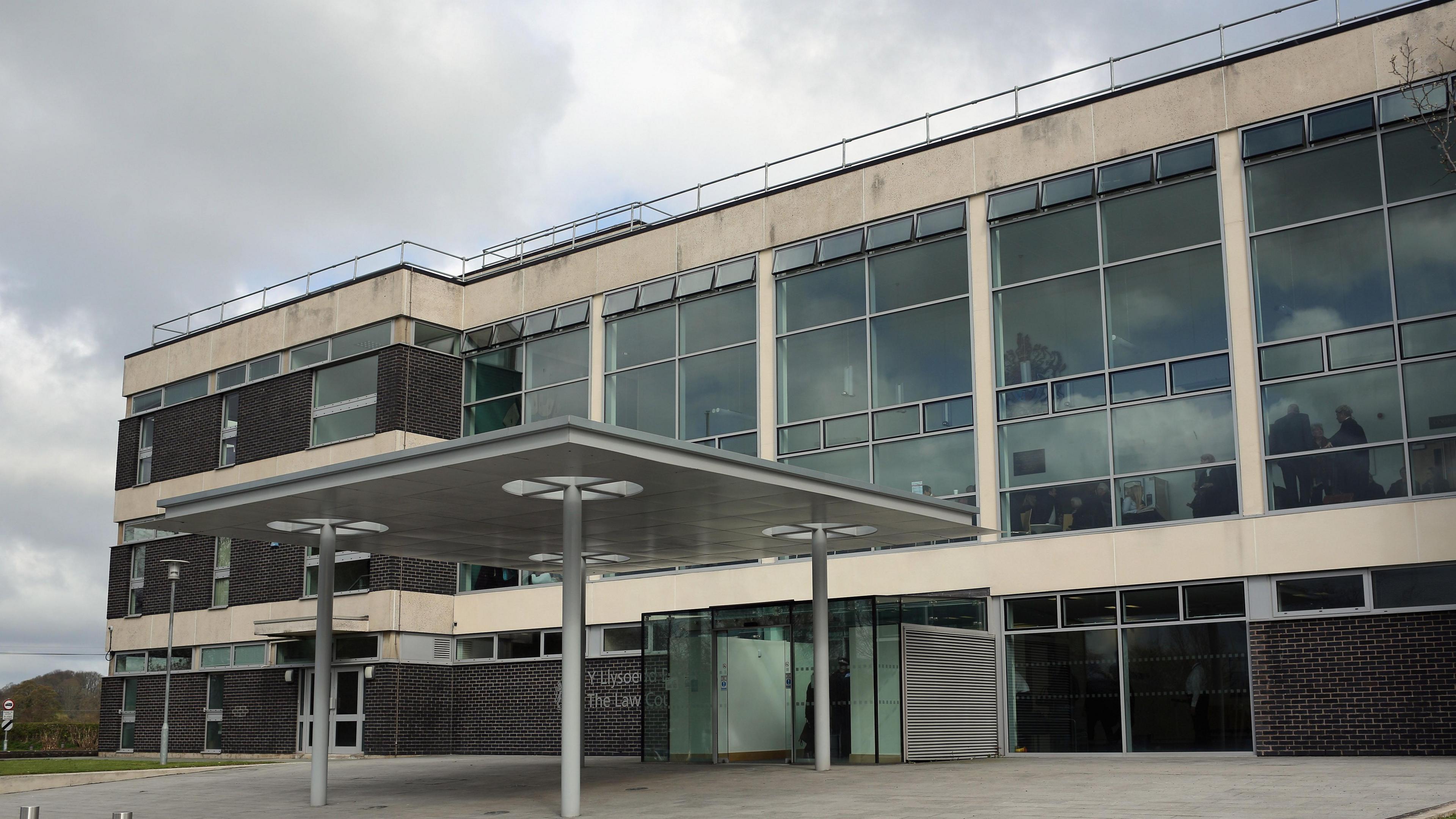 Llys y Goron Yr Wyddgrug