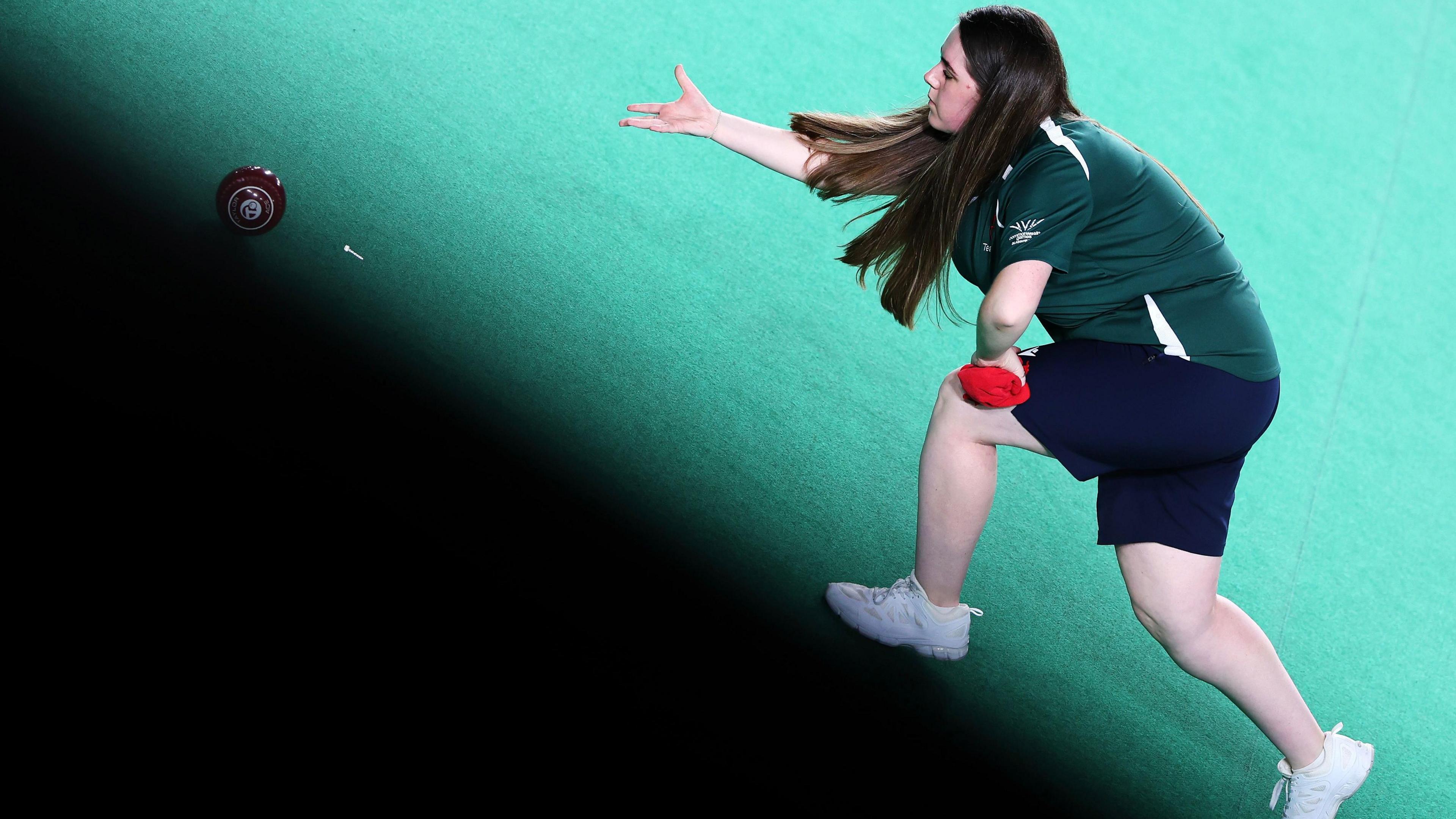 Shauna O’Neill delivers bowl