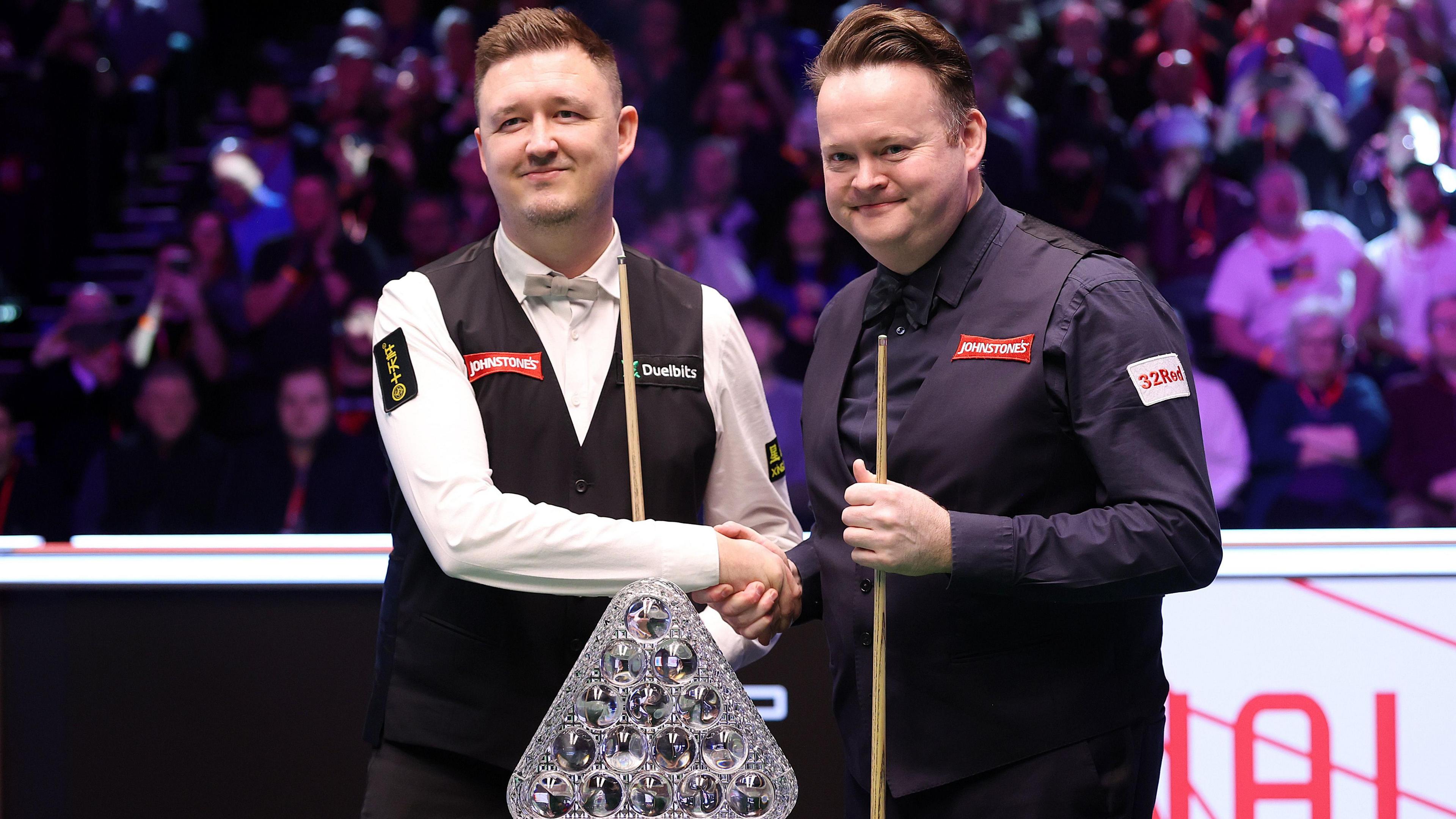 Shaun Murphy shakes hands with Kyren Wilson