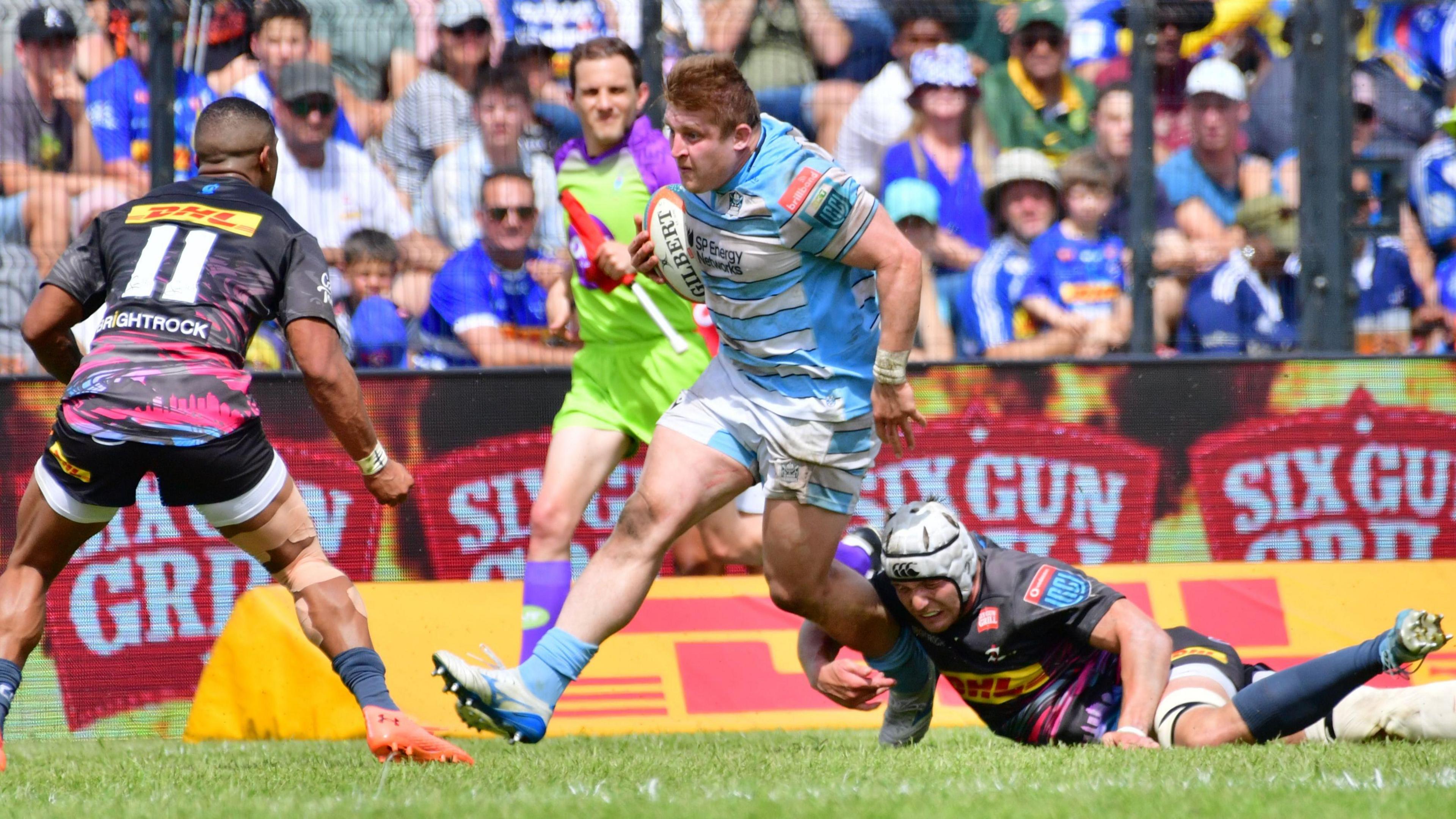 Johnny Matthews heads for the Stormers line en route to scoring for Glasgow Warriors