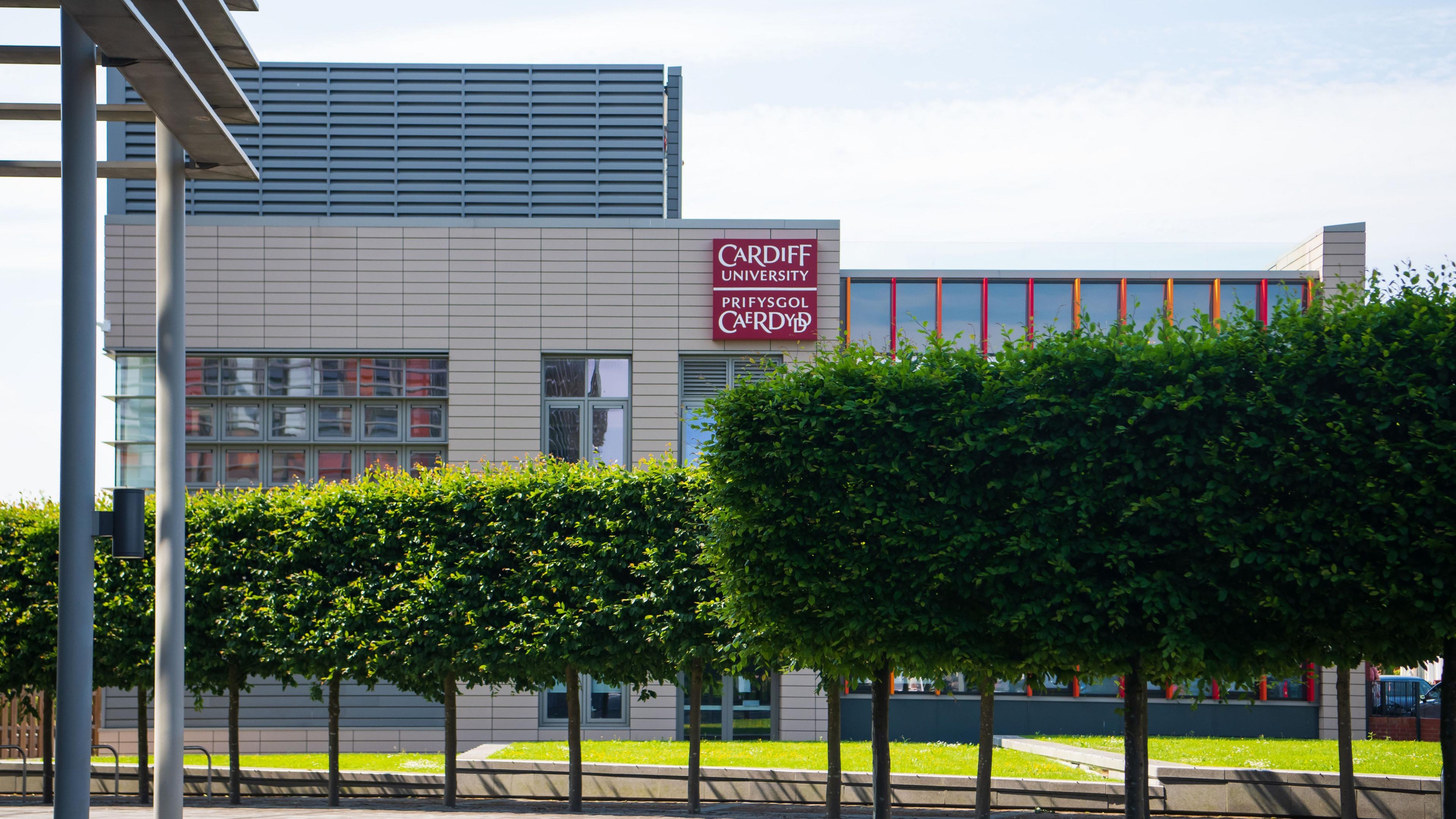 Adeilad Prifysgol Caerdydd