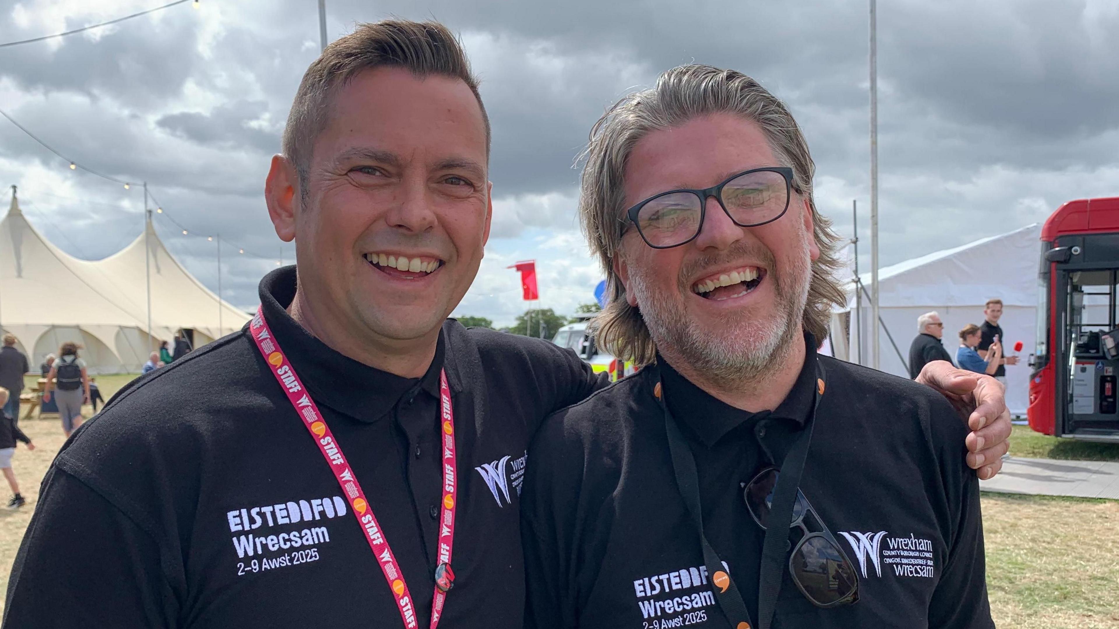 Stephen Jones a Craig Colville