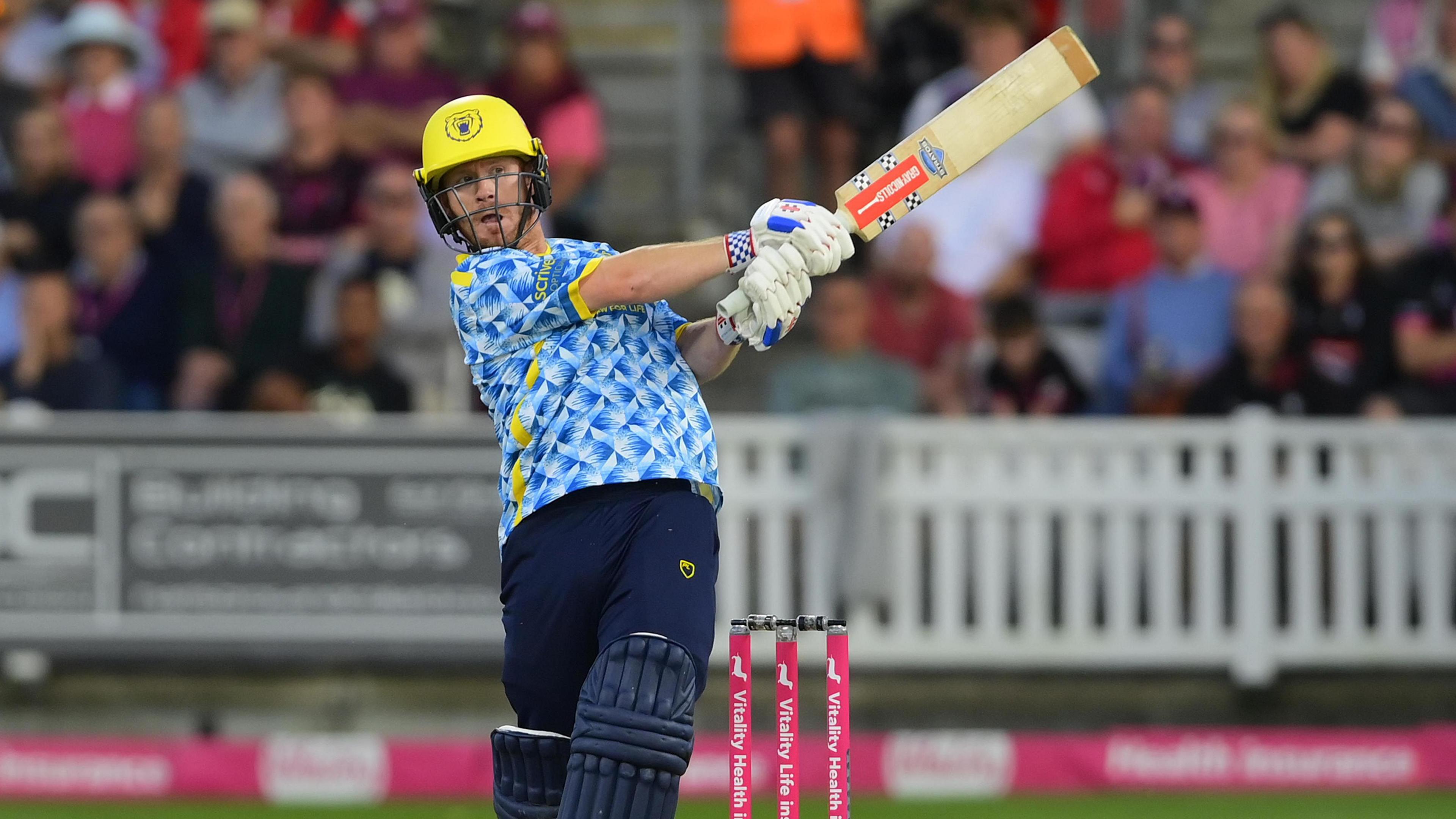 Bears captain Alex Davies batting against Somerset