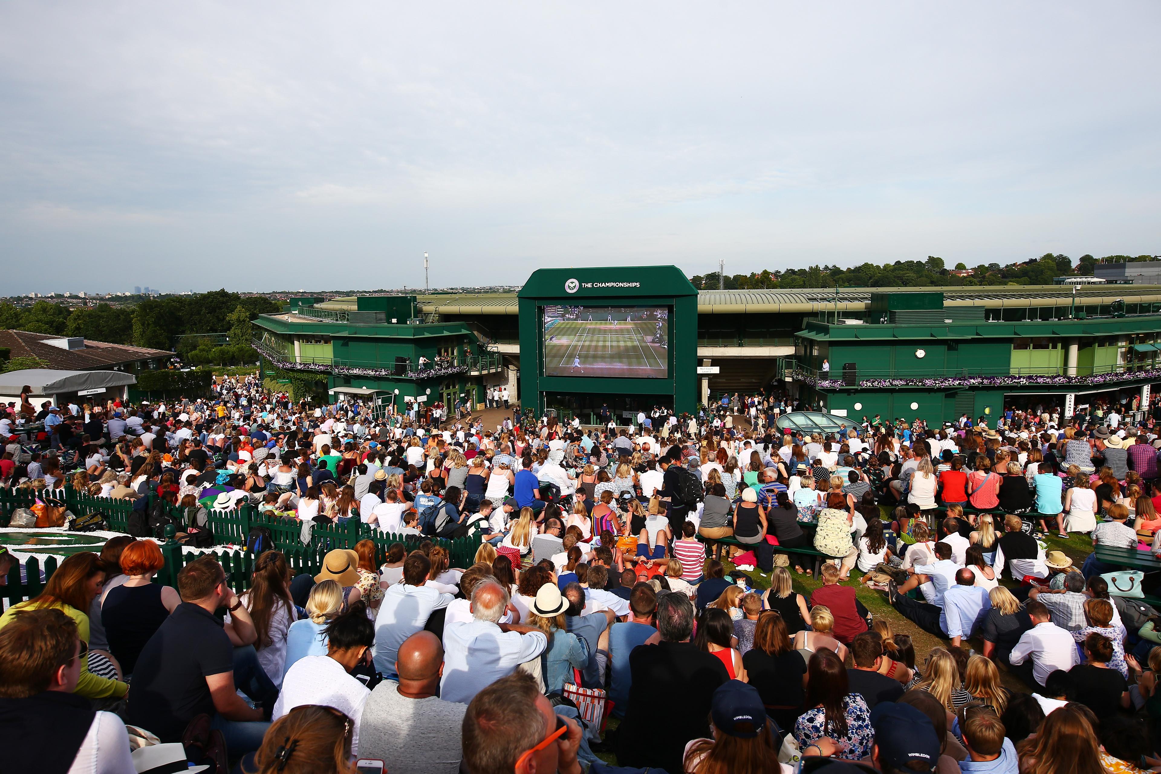 Fans on Henman Hill
