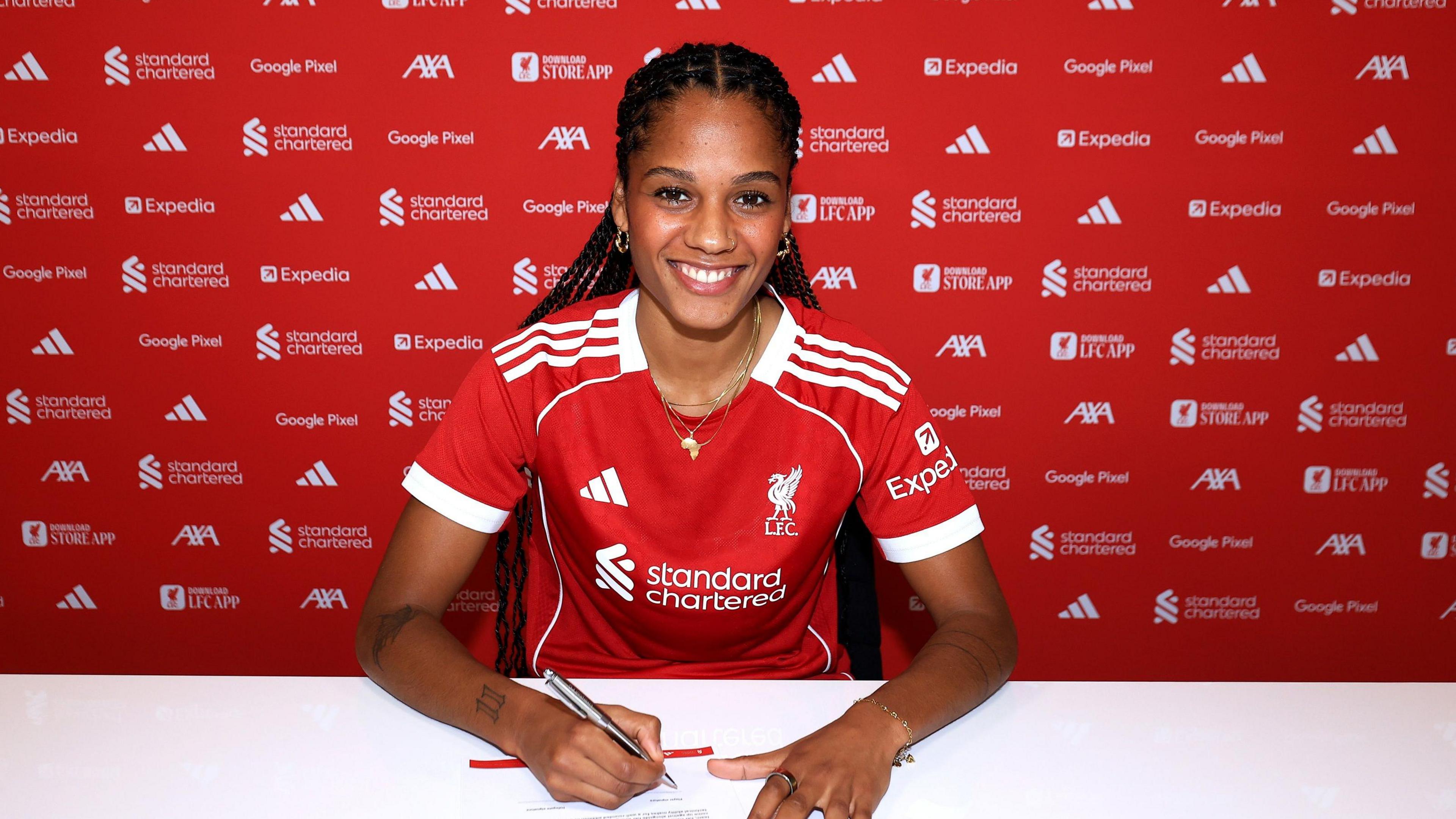 Switzerland international Aurélie Csillag signs with Liverpool FC