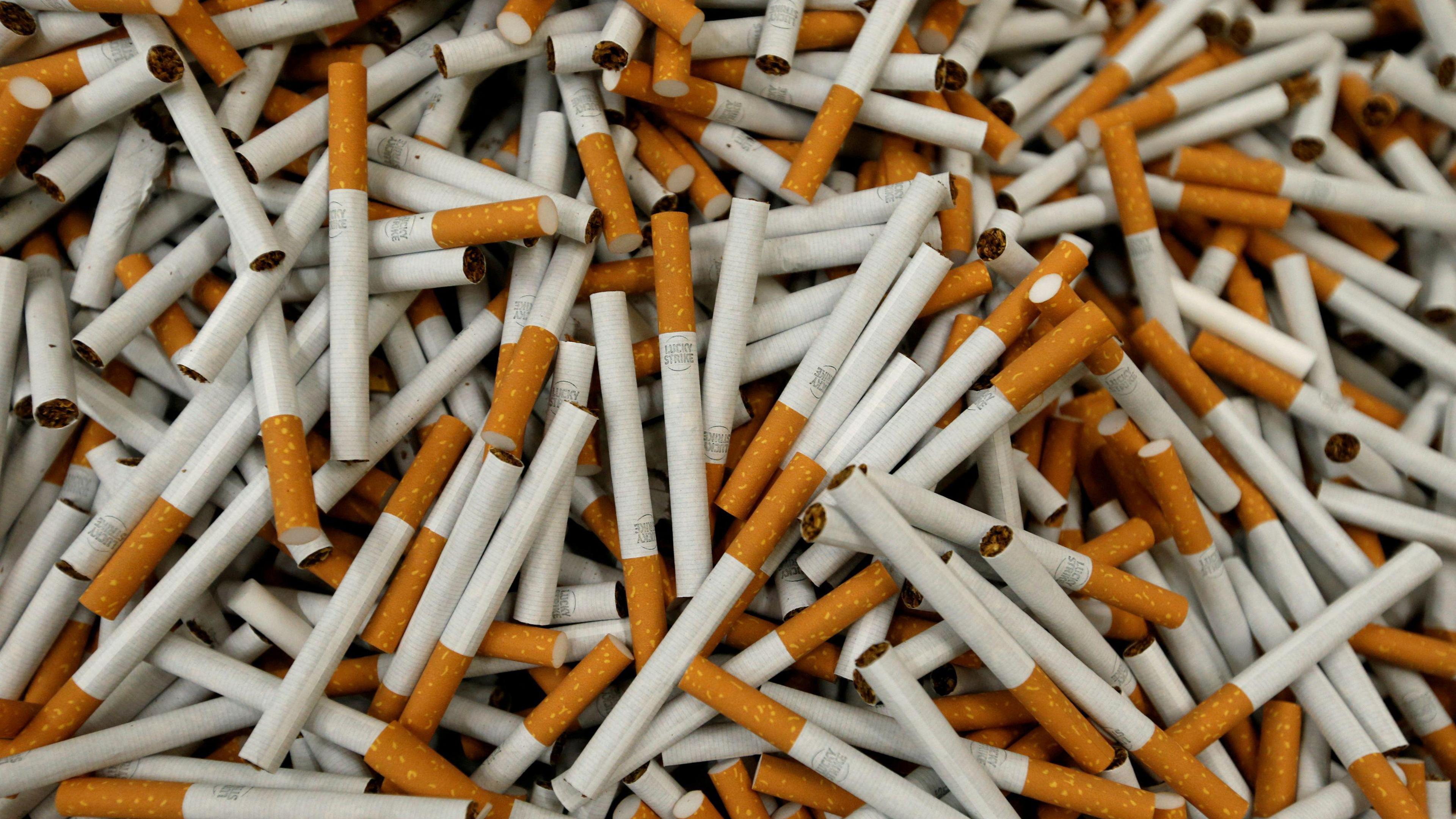 A pile of loads of cigarettes.