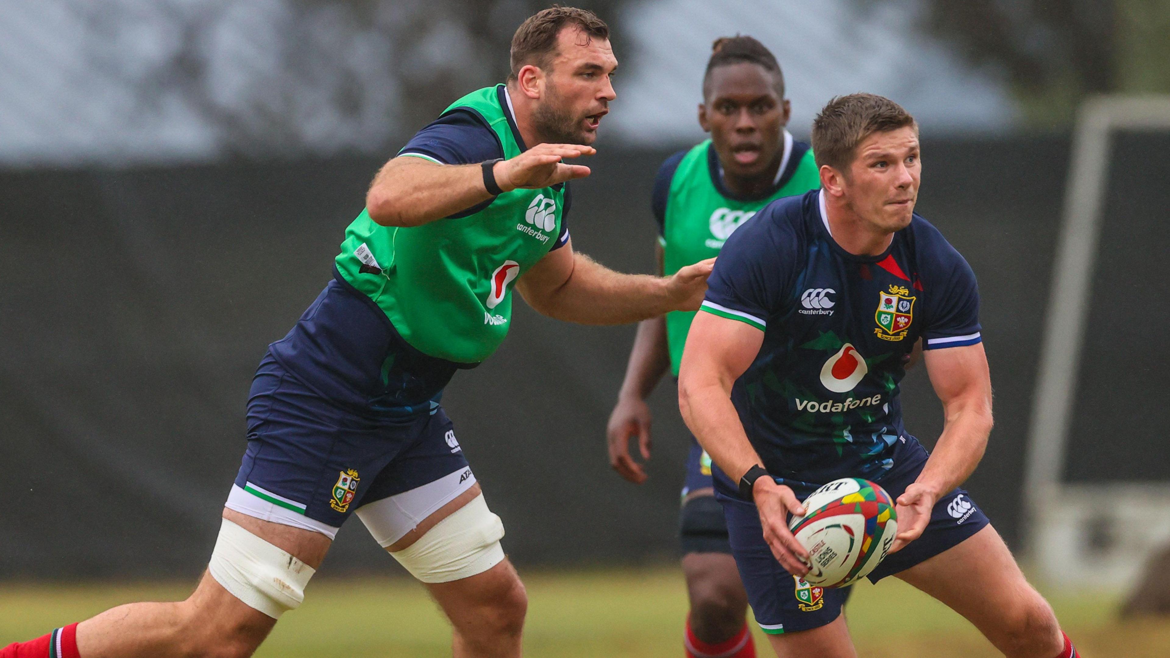 Tadhg Beirne and Owen Farrell in action in training