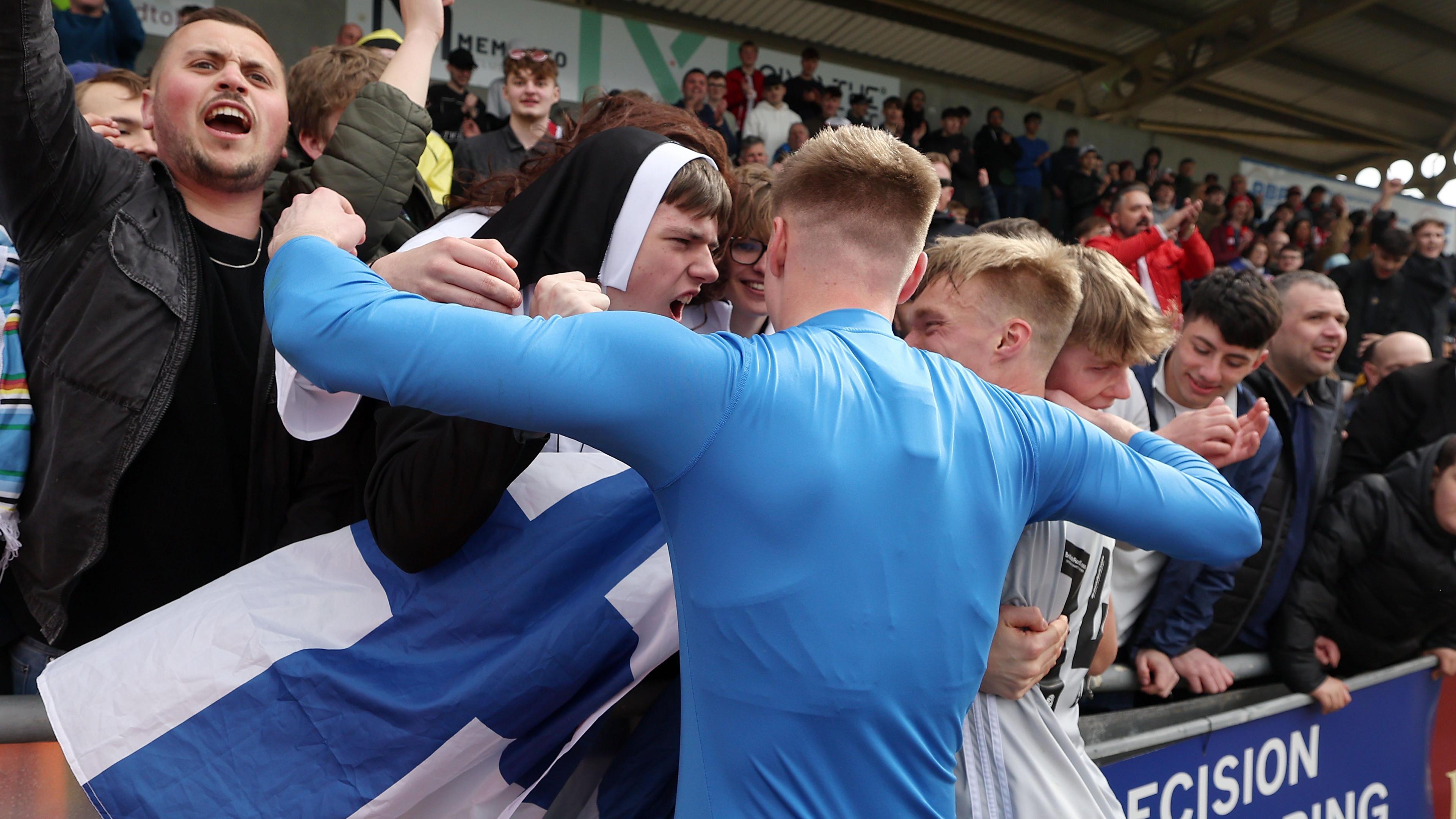 Viljami Sinisalo and Ilmari Niskanen hug Exeter fans