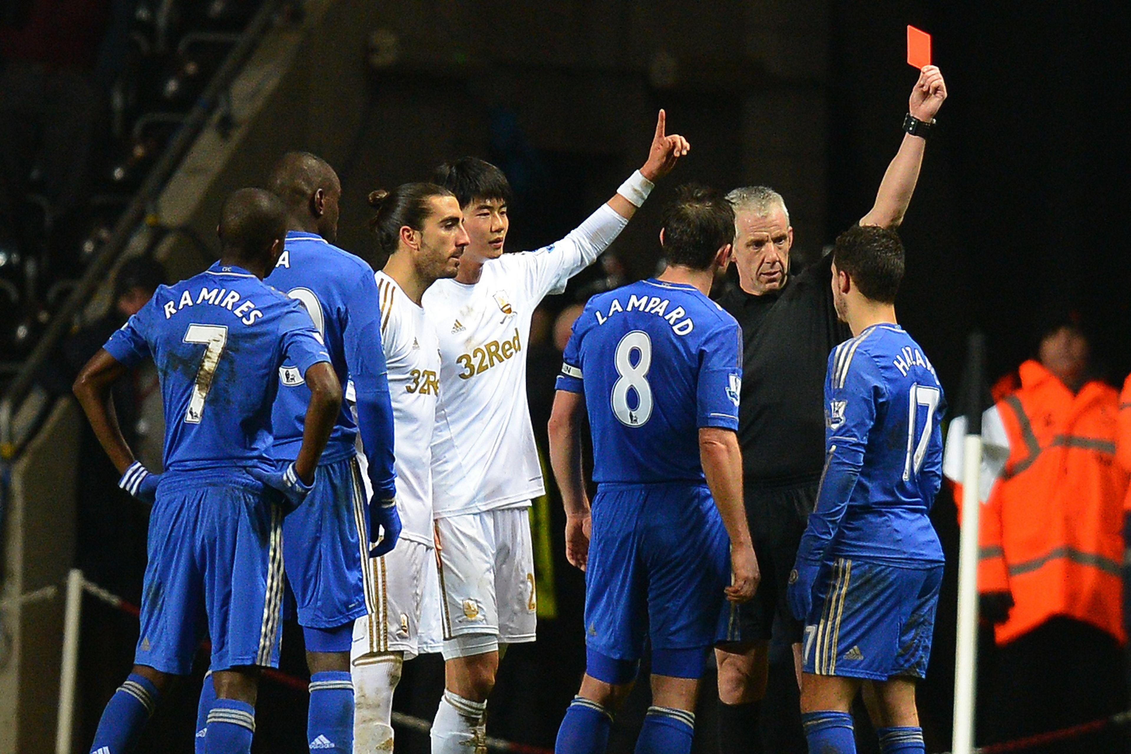 Chelsea's Belgium midfielder Eden Hazard (R) is sent off by referee Chris Foy 