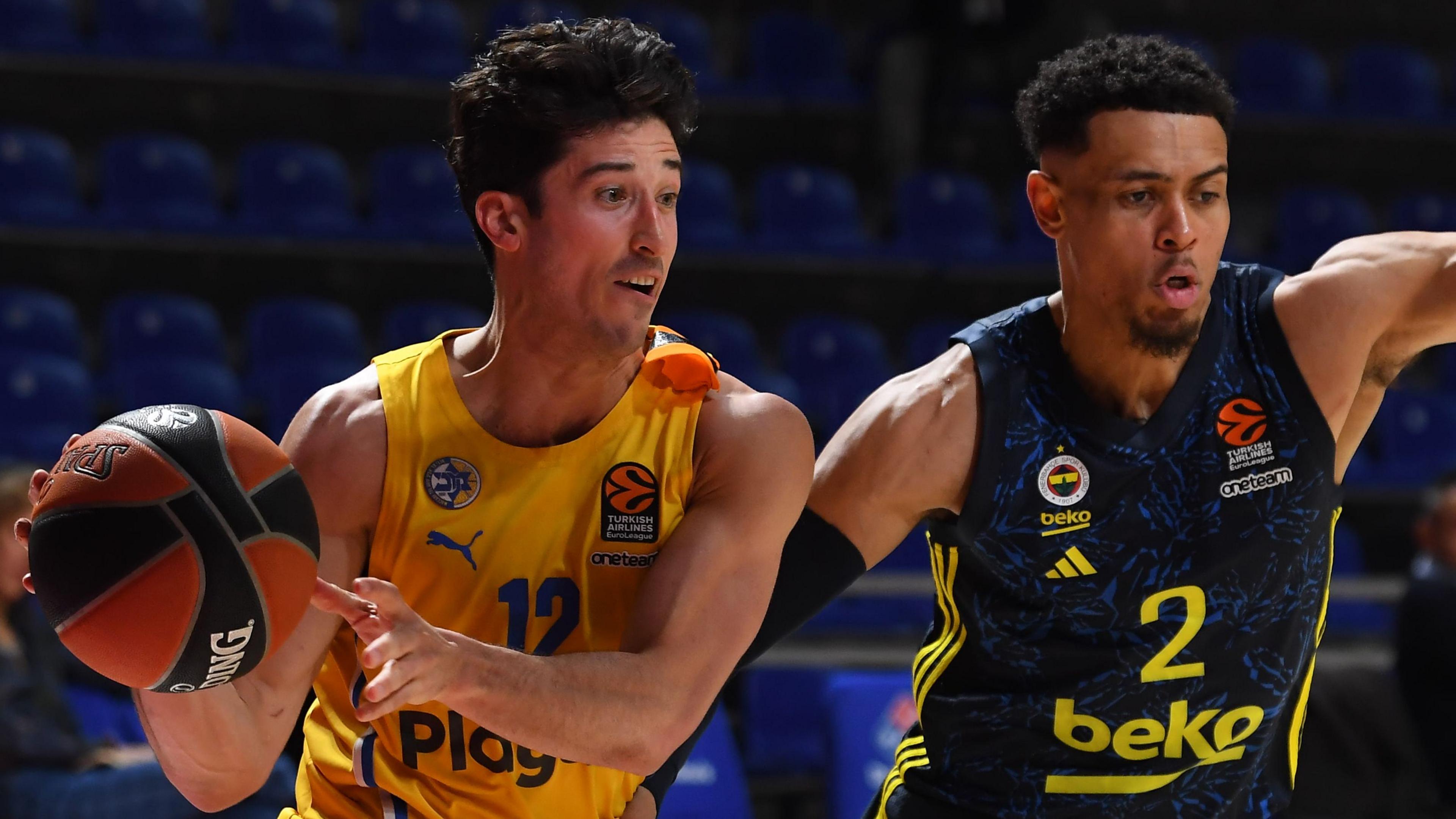 John Dibartolomeo of Maccabi Playtika Tel Aviv in action