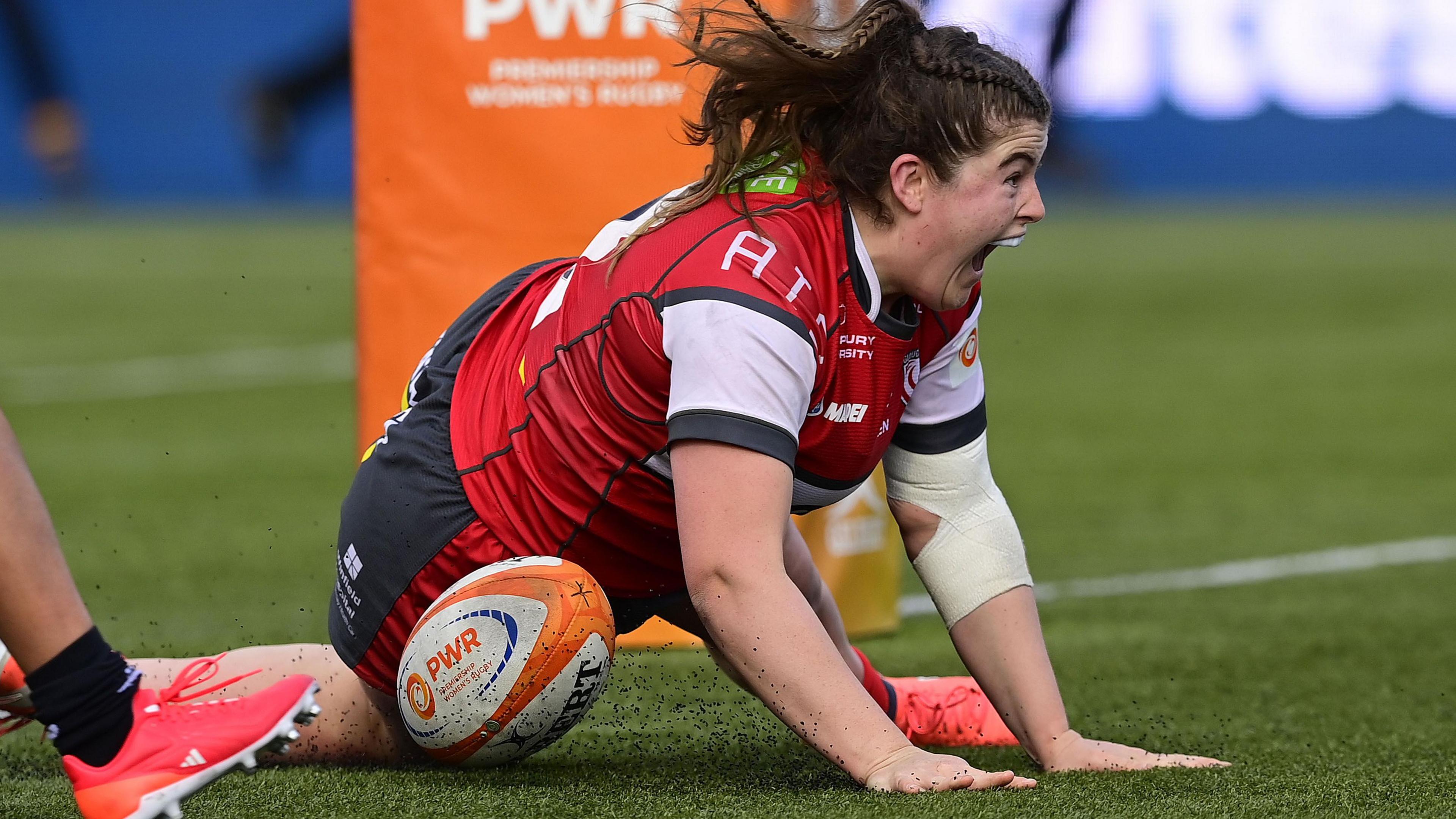 Maud Muir celebrates after scoring a try for Gloucester-Hartpury