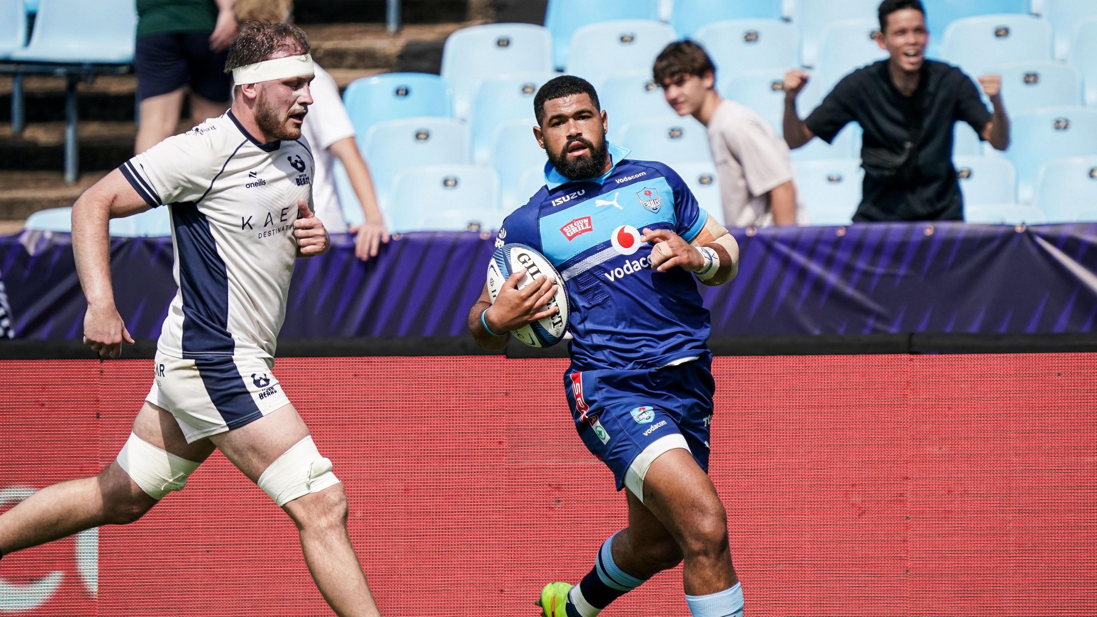Stravino Jacobs scoring a try for the Bulls 