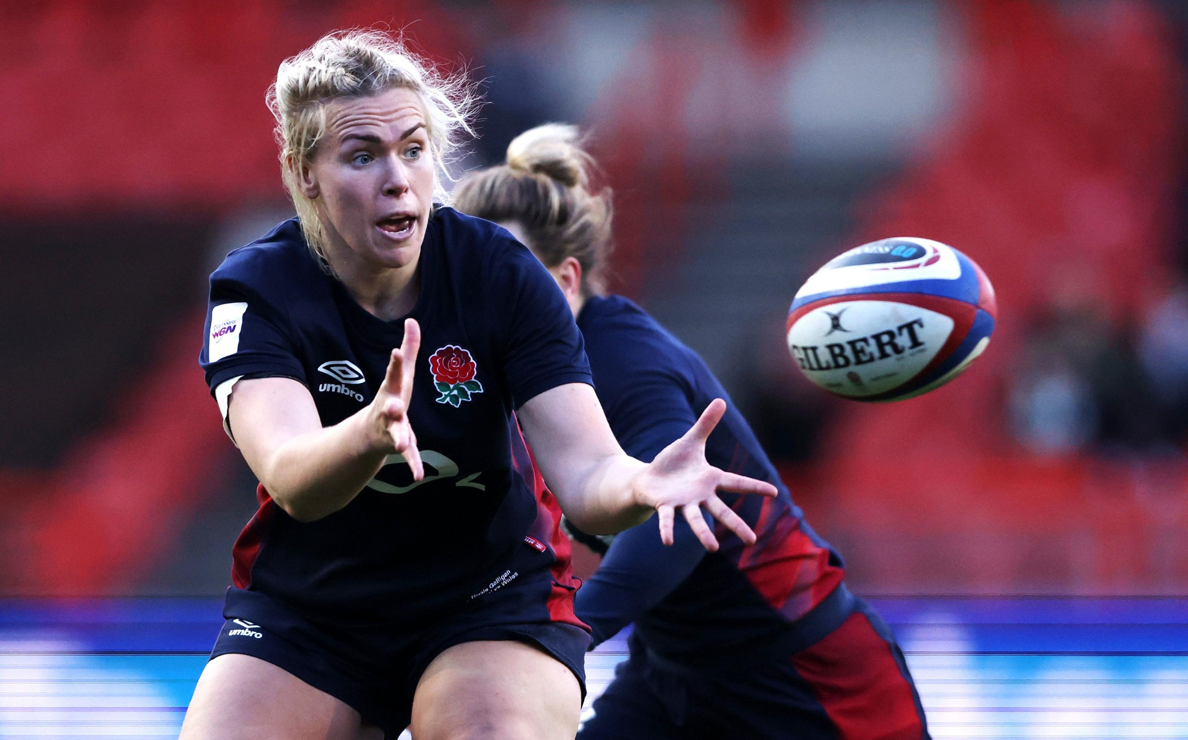 Rosie Galligan catches and passes the ball