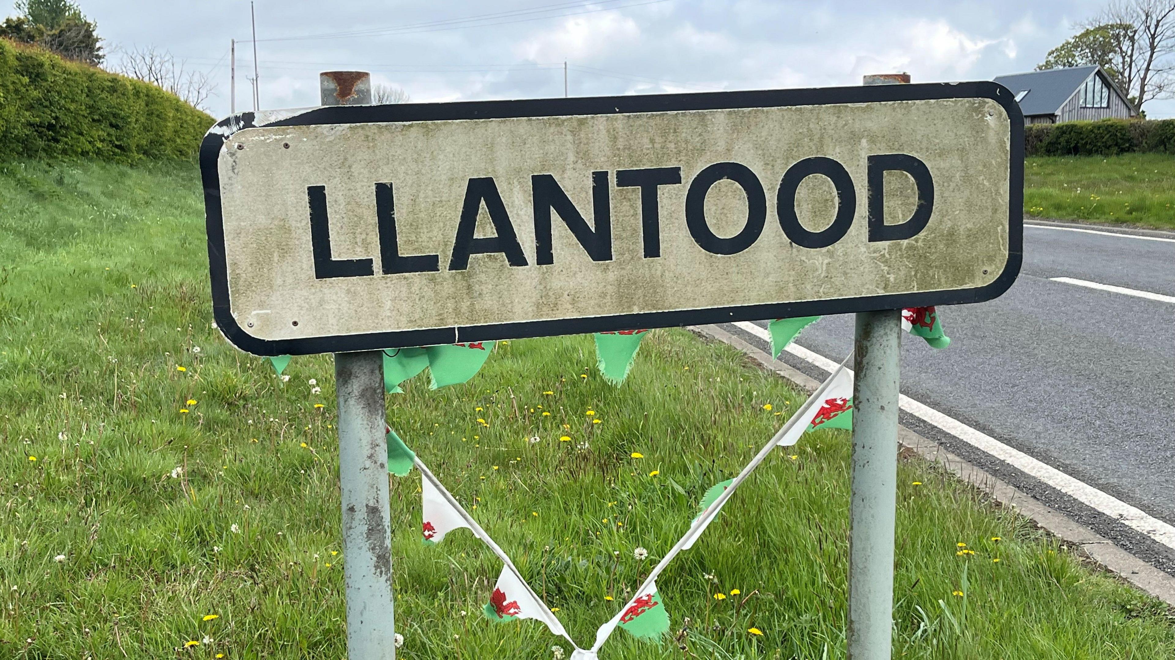 Beirniaid I Gael Y penderfyniad Terfynol Yn Yr Eisteddfod Wedi Helynt 