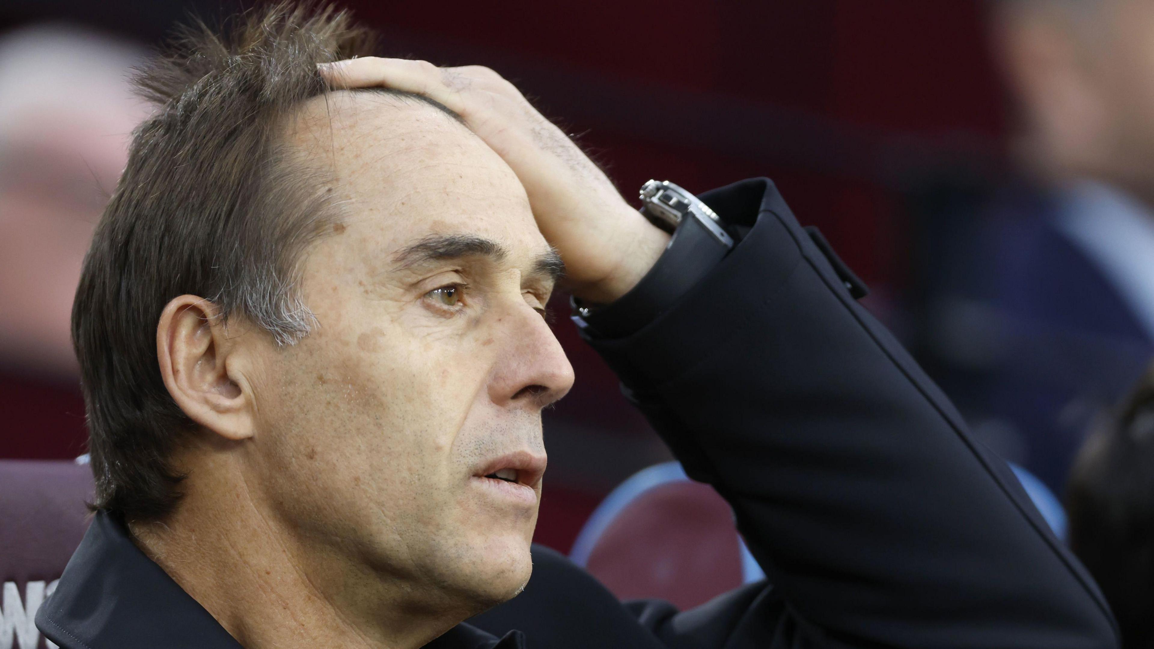 West Ham manager Julen Lopetegui looking frustrated with a hand on his head