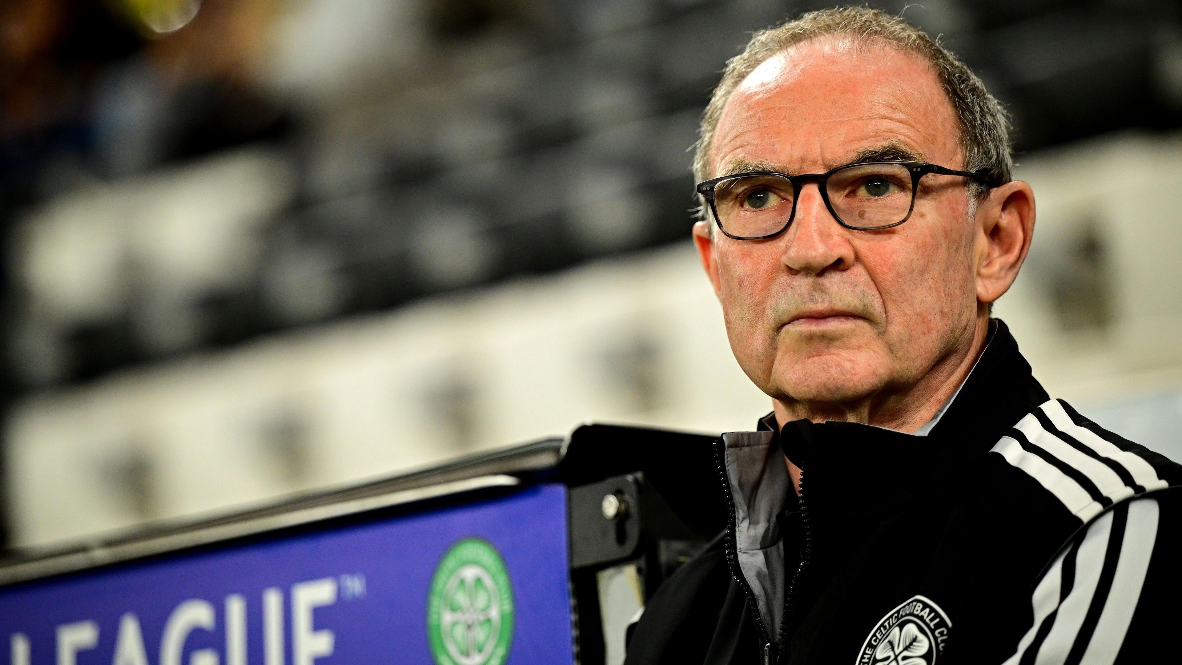Martin O'Neill watches on before Celtic's second leg against LASK in Linz