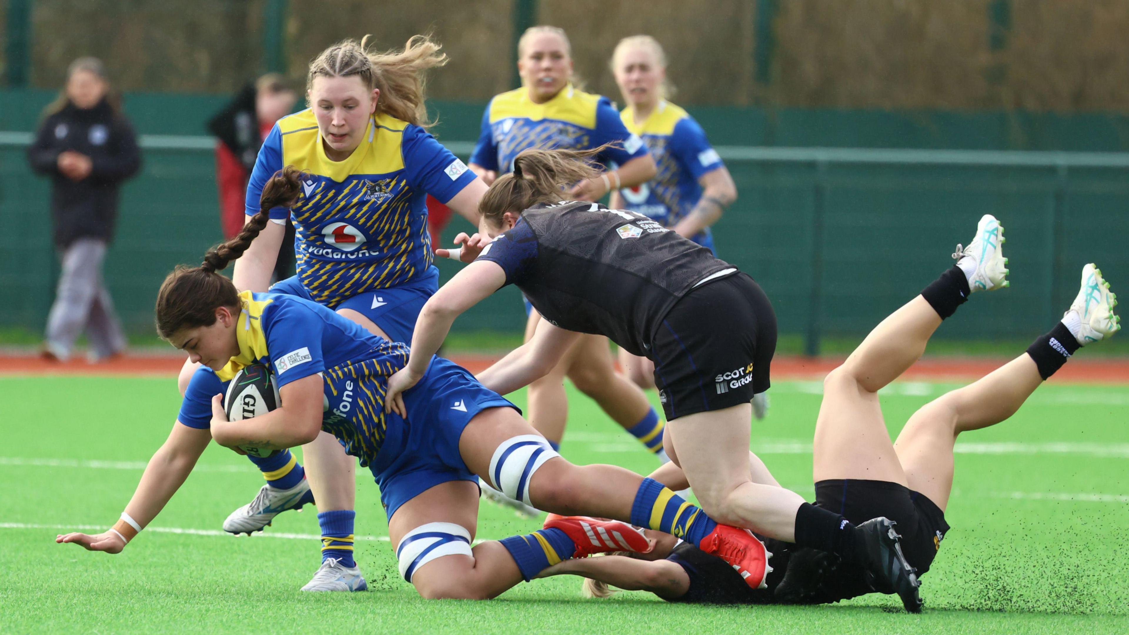 Gwalia Lightning attack is stopped by two Glasgow defenders