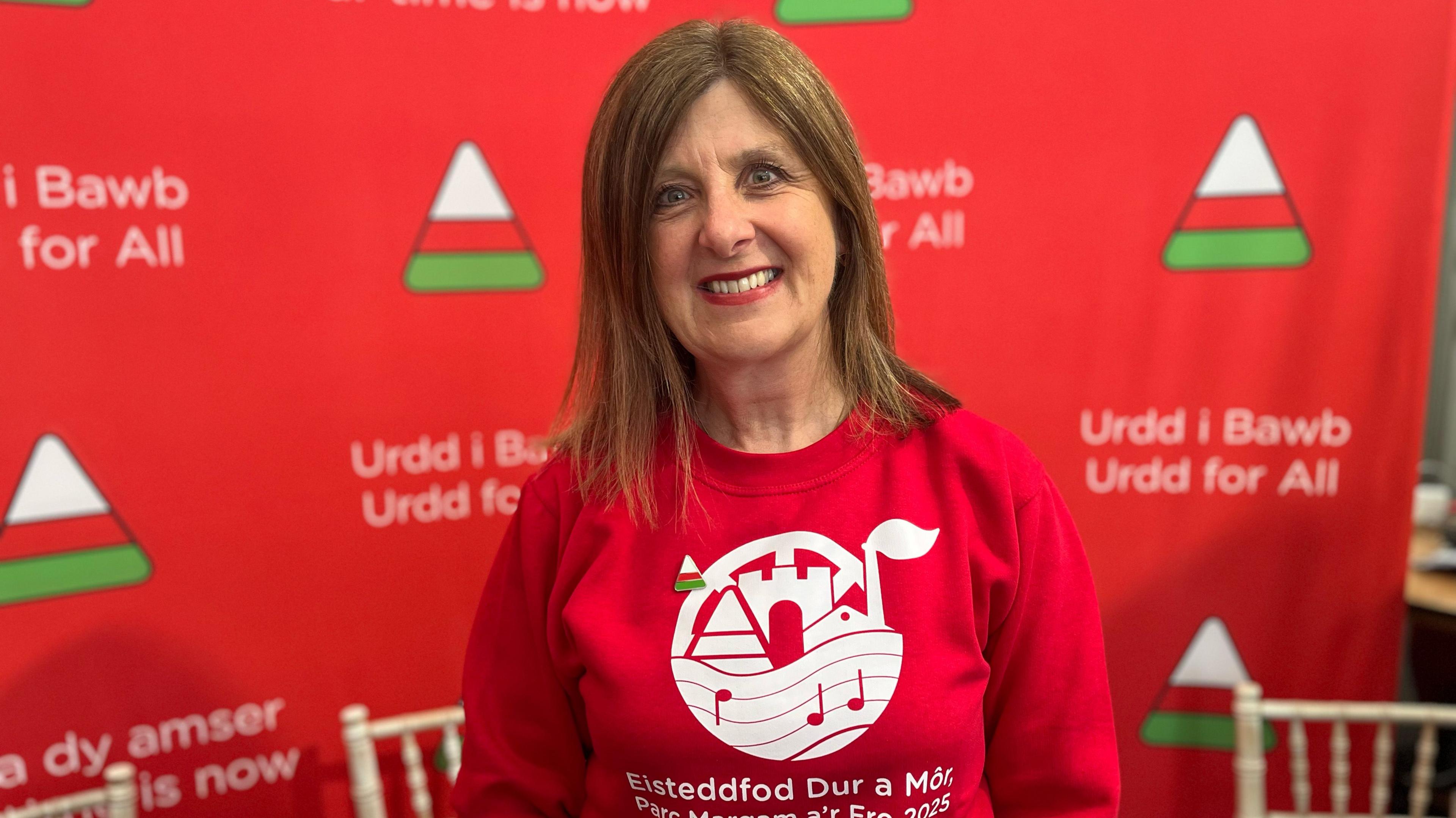 Laurel davies yng nghanolfan y cyfryngau ar faes eisteddfod yr urdd