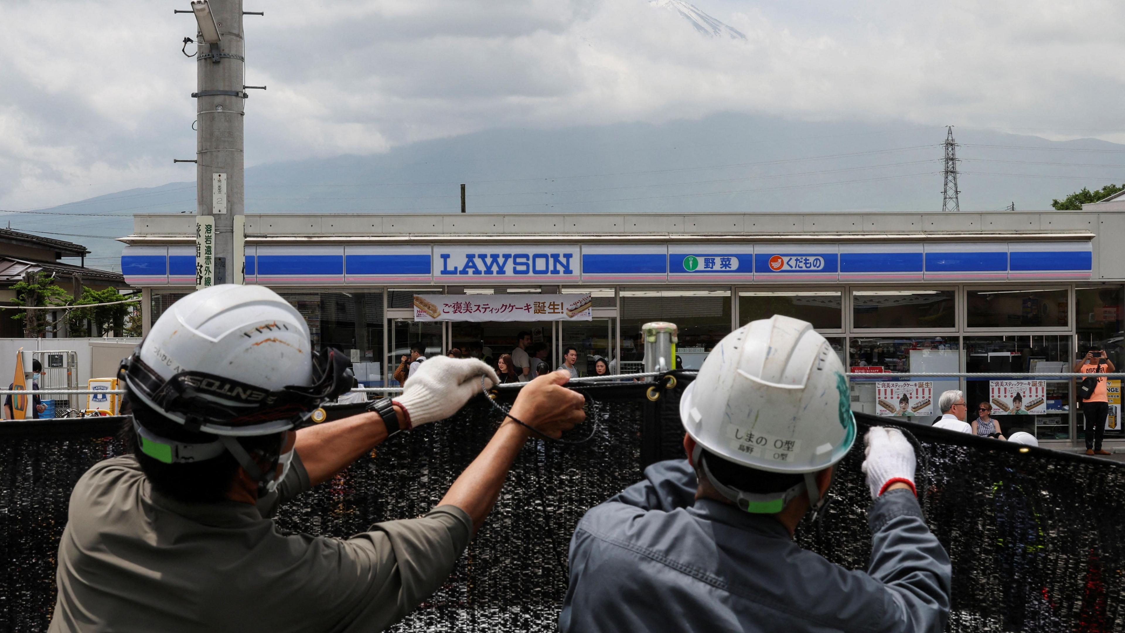 Workers put up the barrier. 