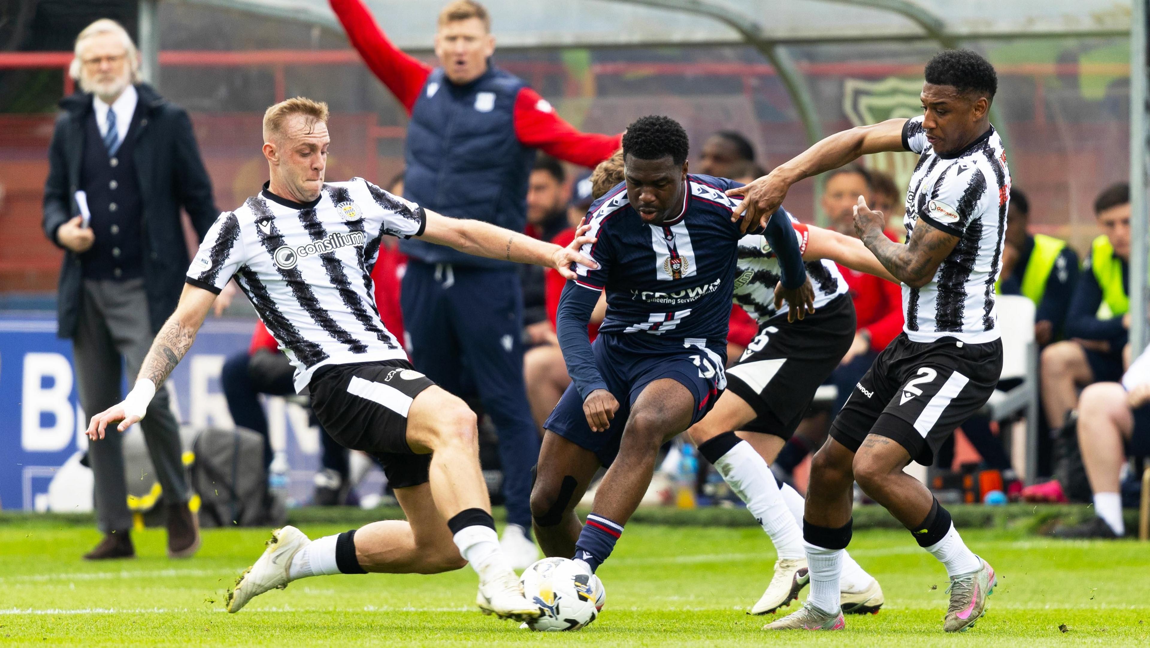 Dundee v St Mirren