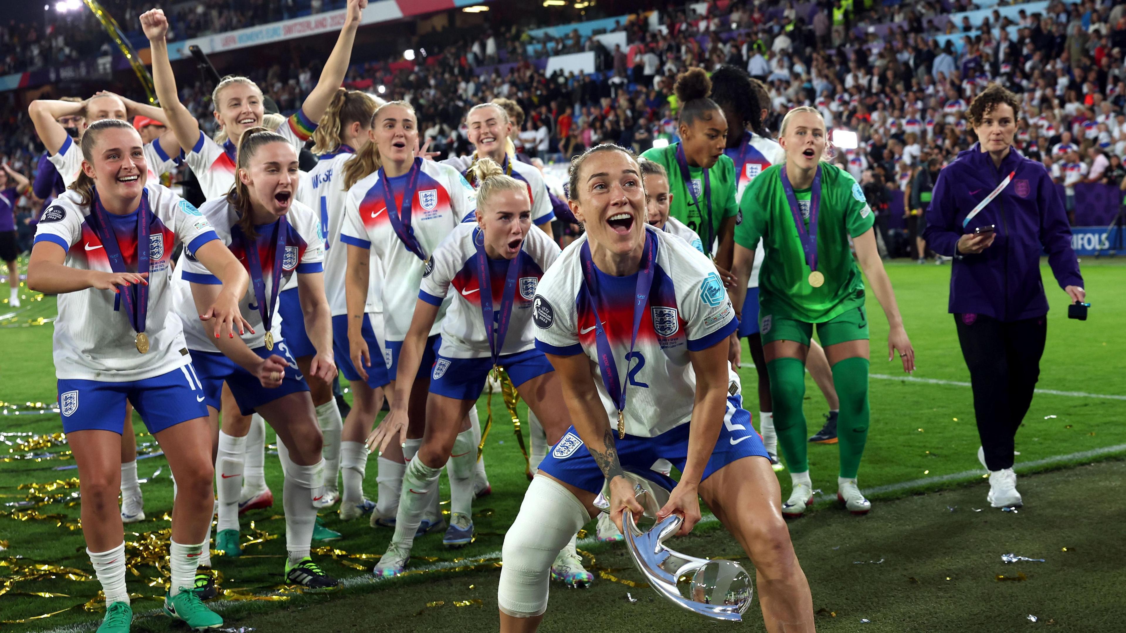 Lucy Bronze lifts the Euro 2025 trophy