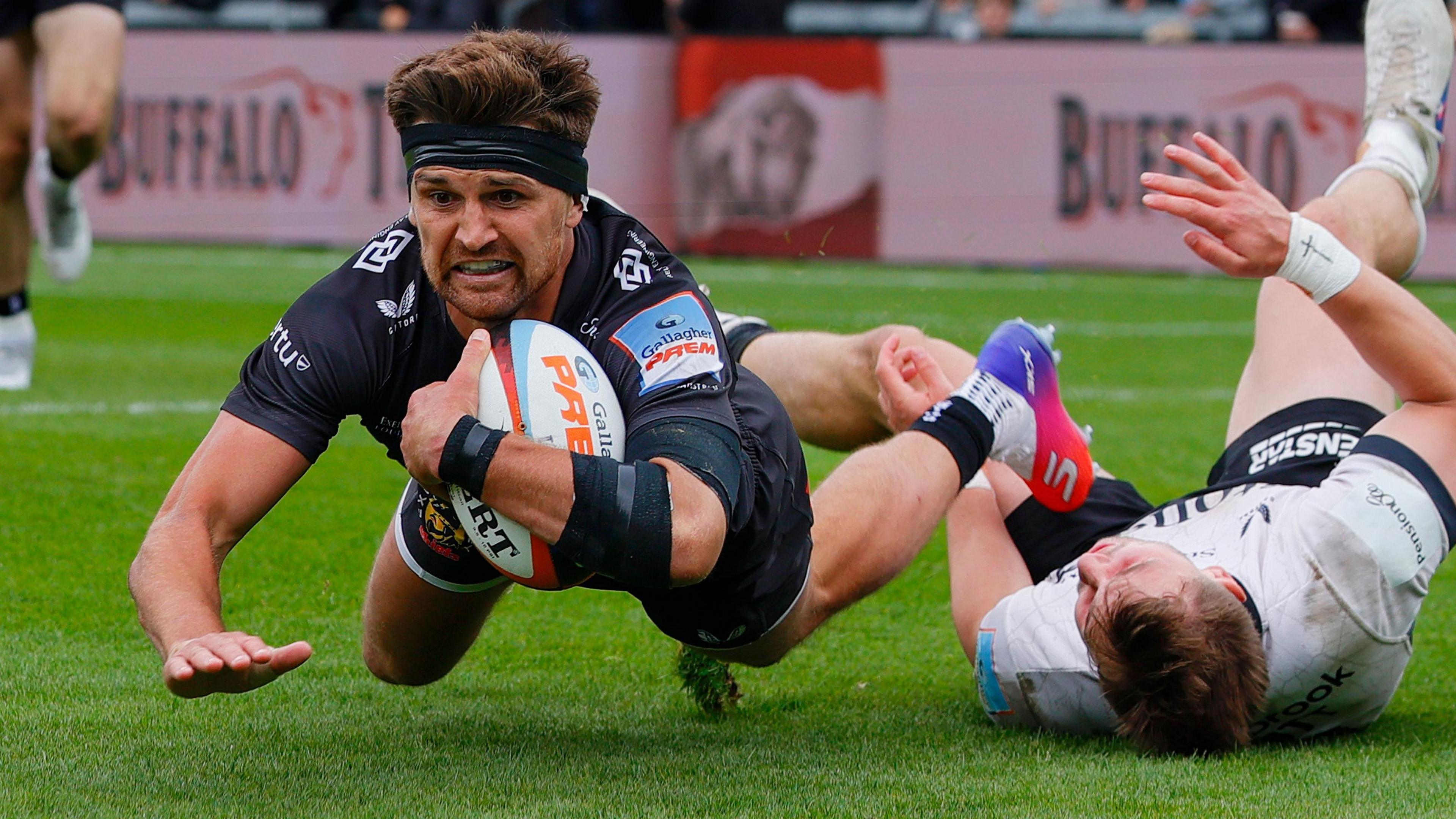 Henry Slade scores Exeter's second try