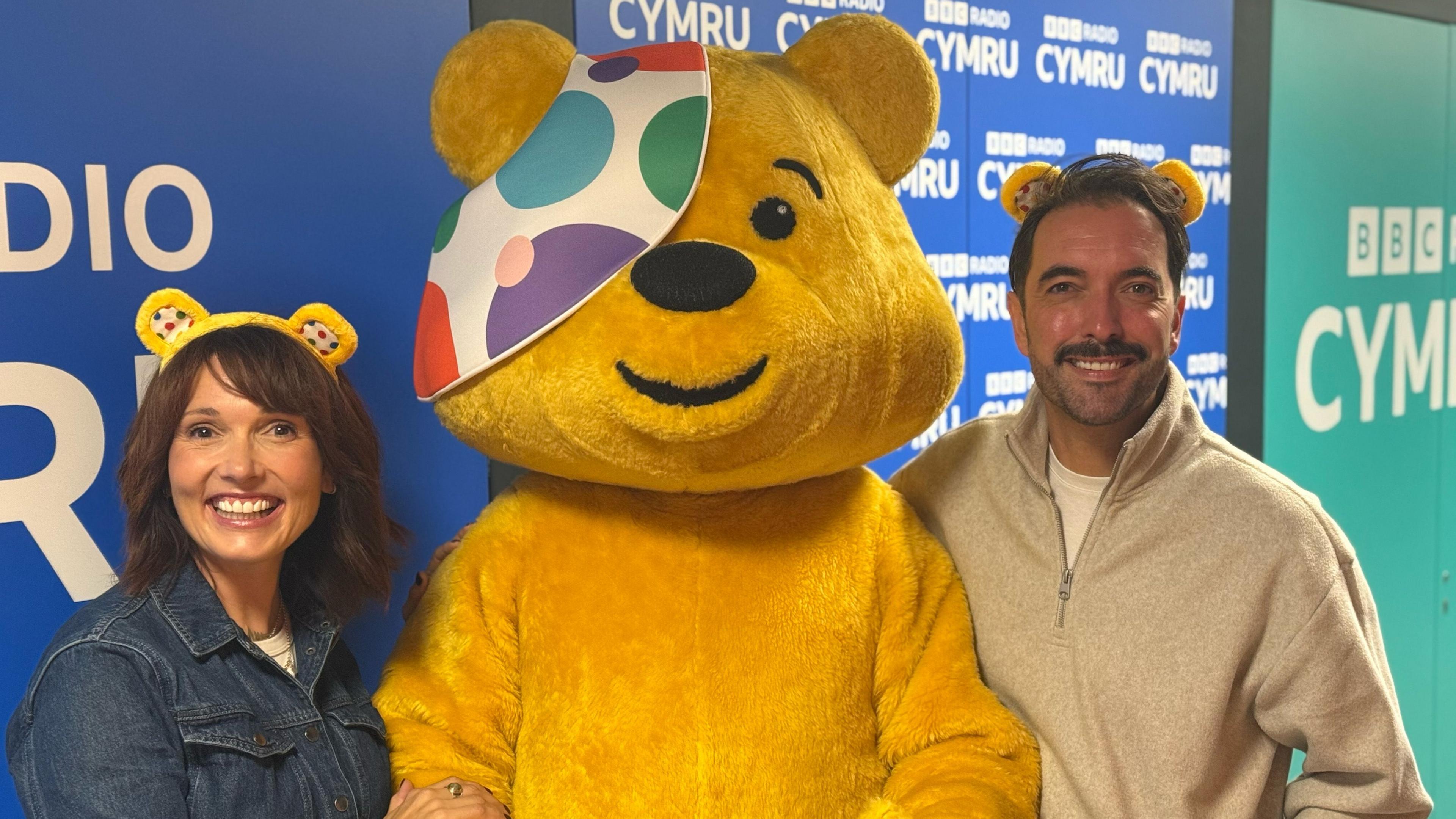 Trystan ac Emma gyda Pudsey