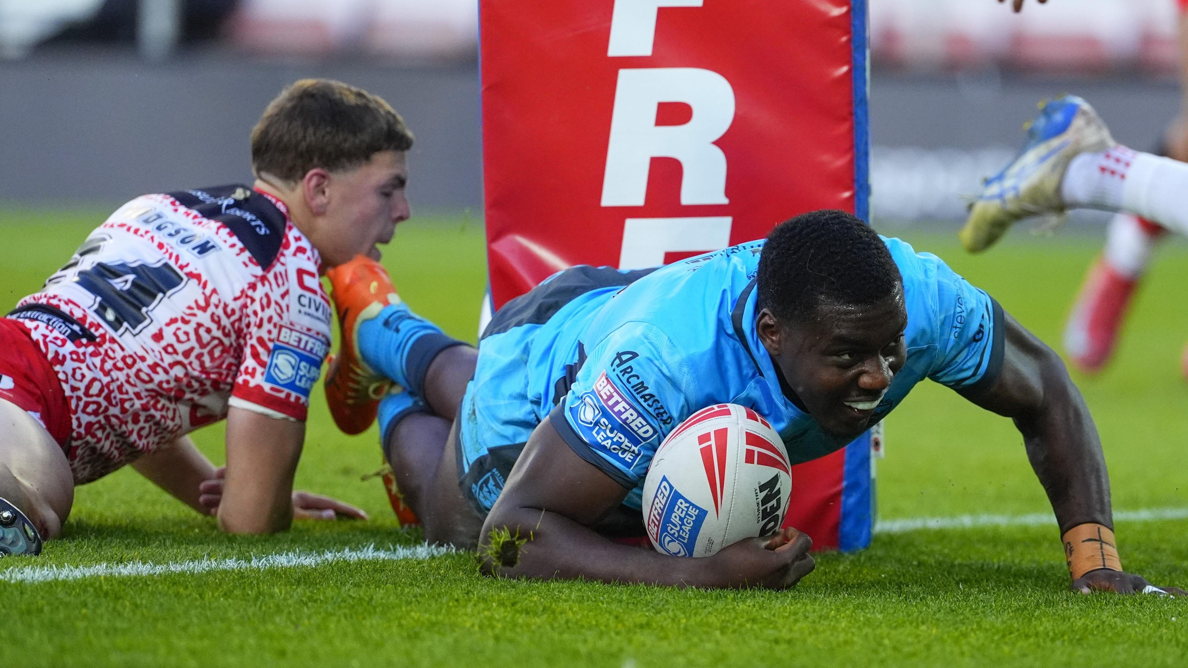 Hull FC's Sam Eseh scoring a try