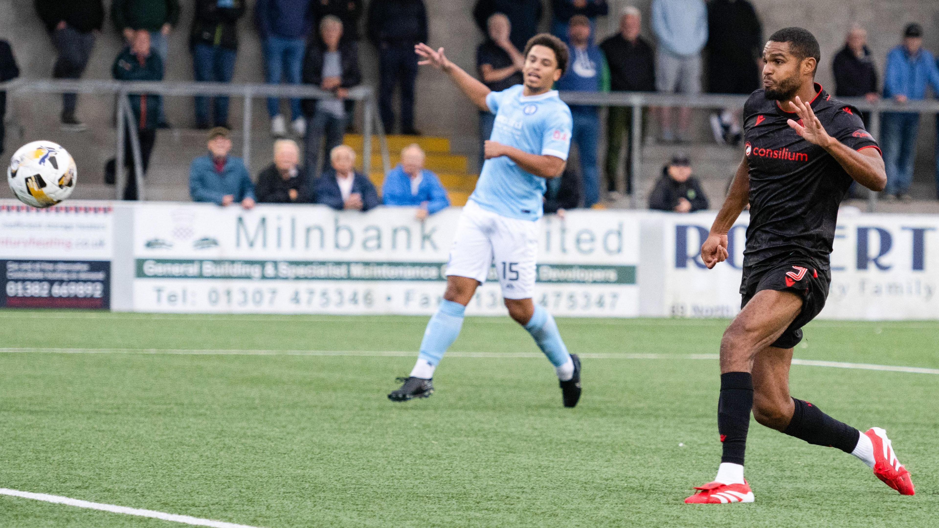 Mikael Mandron scores