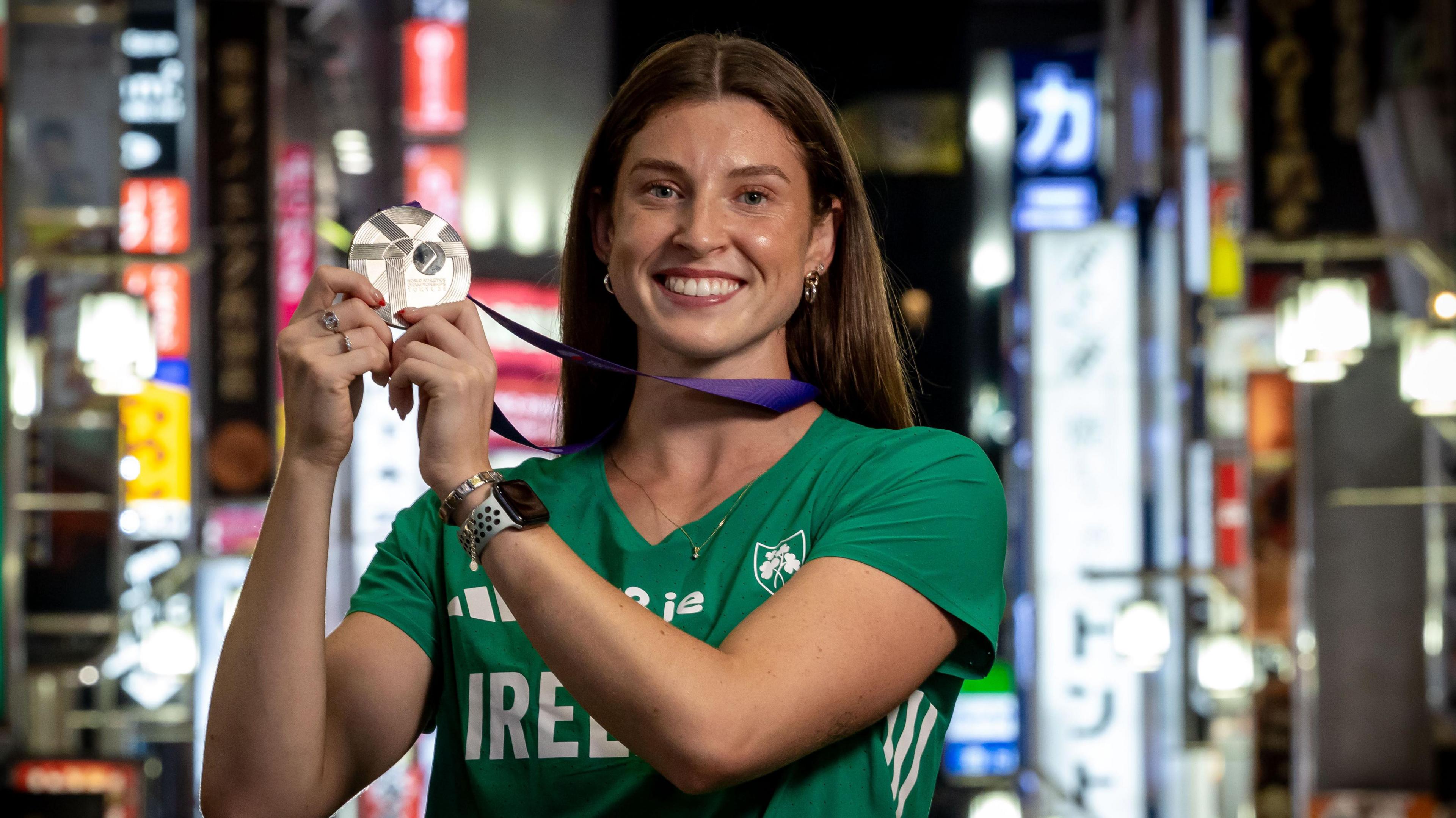 Kate O'Connor poses with her silver medal in Tokyo
